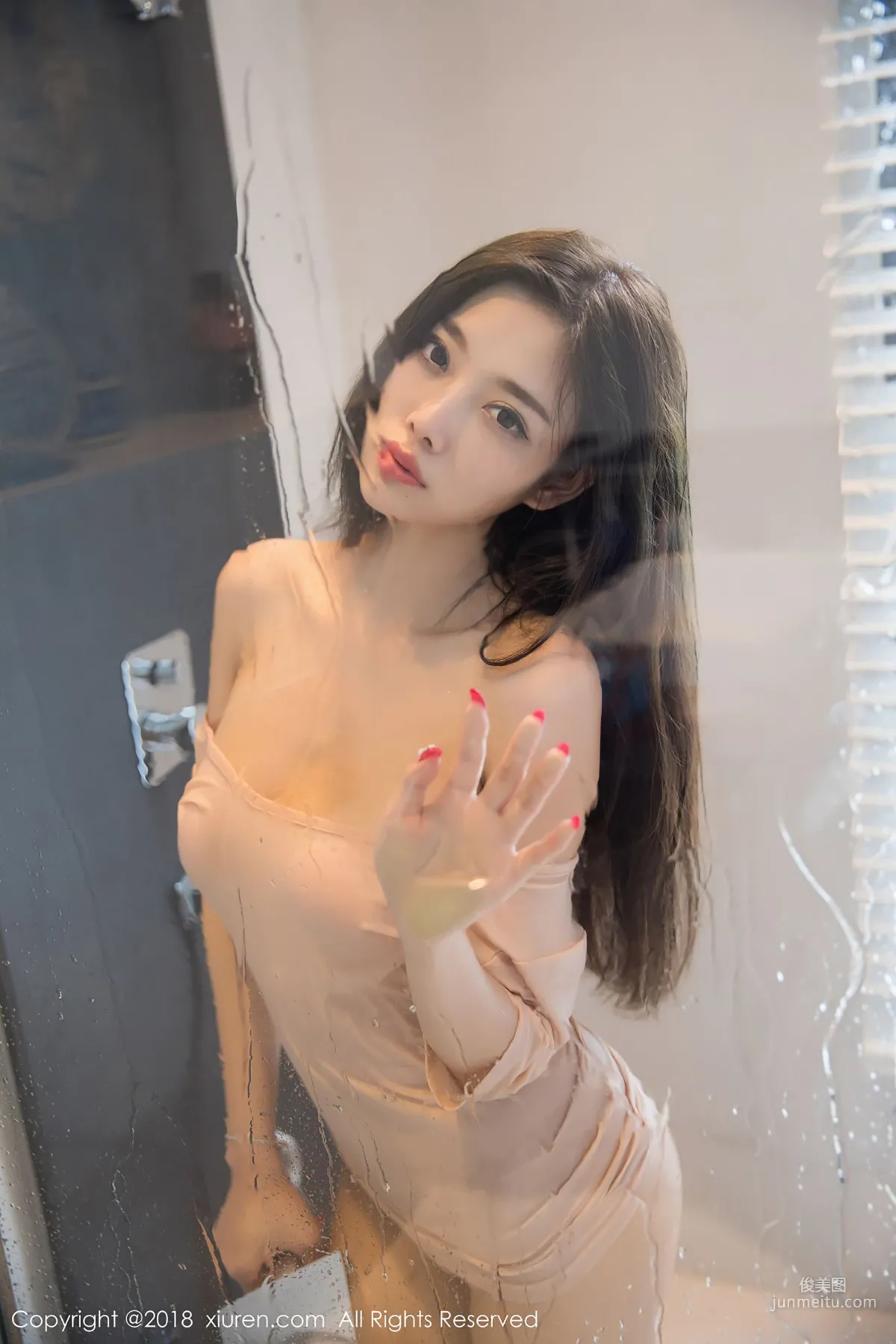 杨晨晨sugar《丝袜浴室湿身诱惑》 [秀人XIUREN] No.1222 写真集24