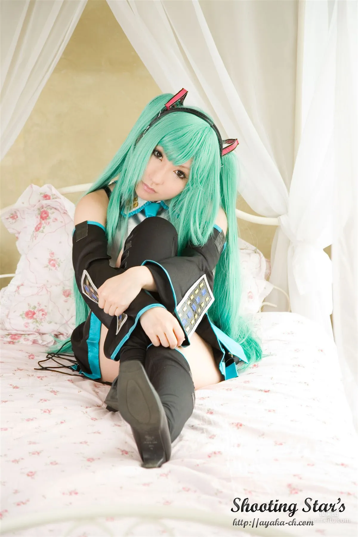 サク (绫香 Saku Ayaka) 《VOCALOID》Hatsune Miku [Shooting Star's] 写真集17