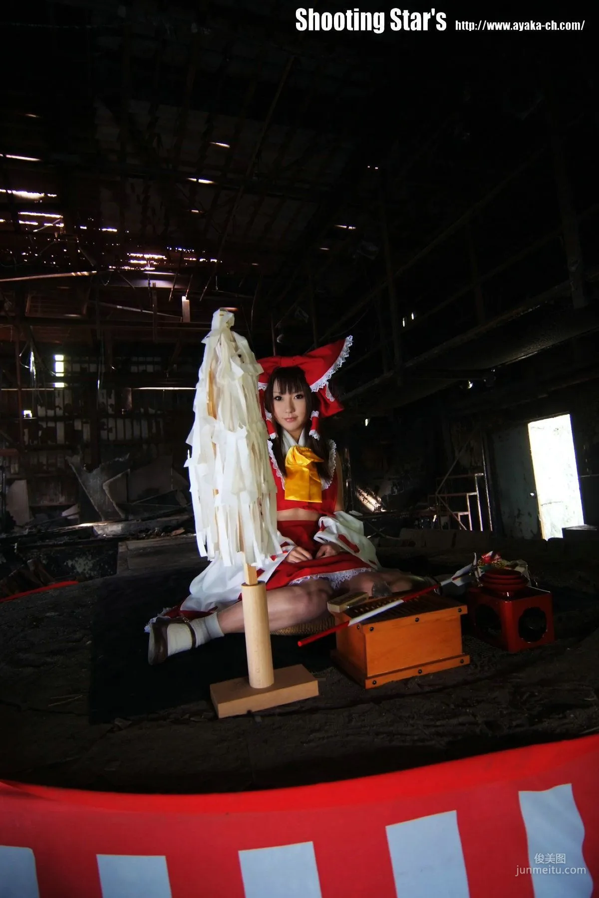绫香 (Saku サク) 《Touhou Project》Hakurei Reimu+Kirisame Marisa [Shooting Star's] 写真集1
