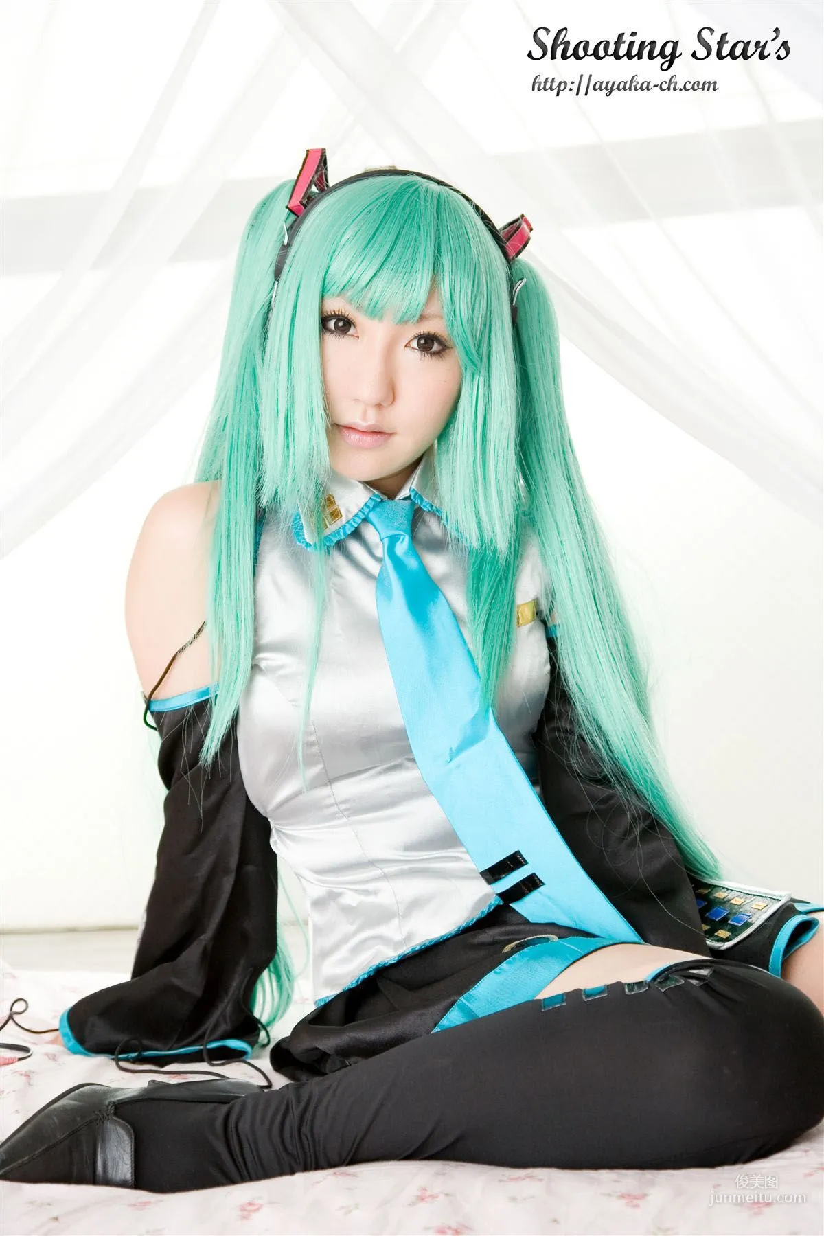 サク (绫香 Saku Ayaka) 《VOCALOID》Hatsune Miku [Shooting Star's] 写真集2