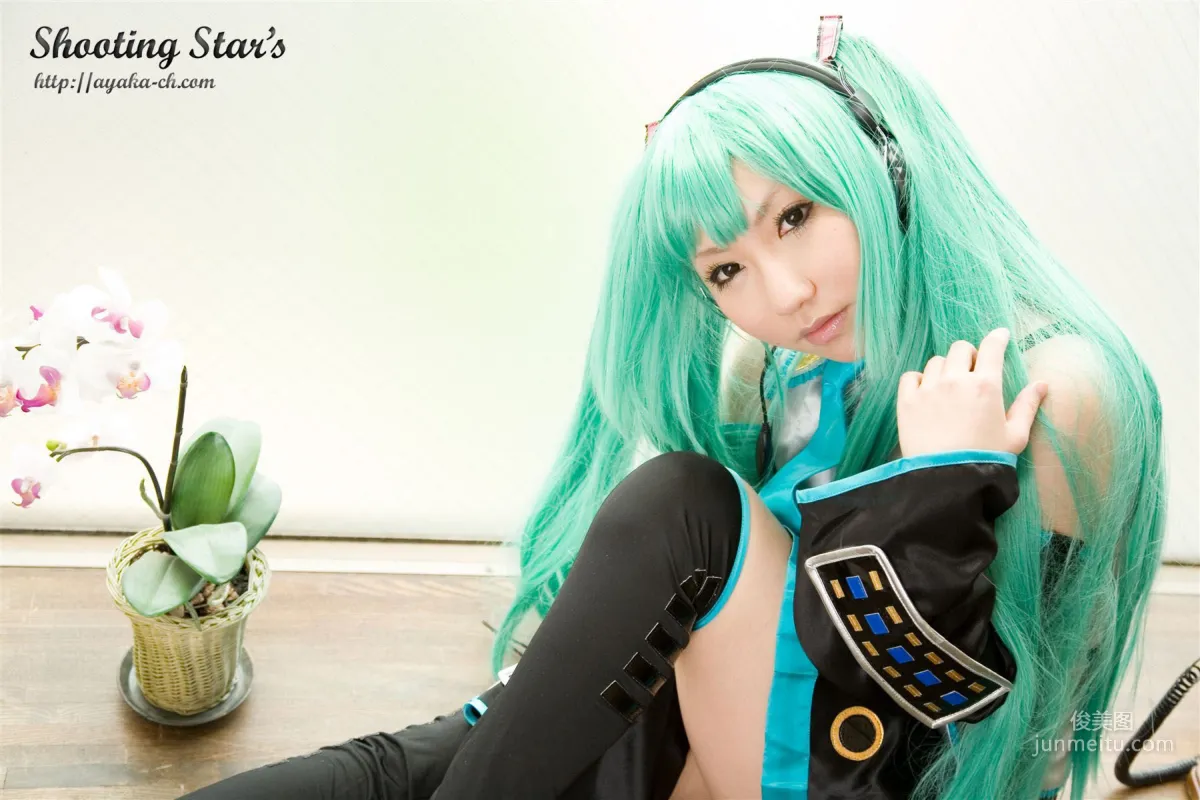 サク (绫香 Saku Ayaka) 《VOCALOID》Hatsune Miku [Shooting Star's] 写真集36