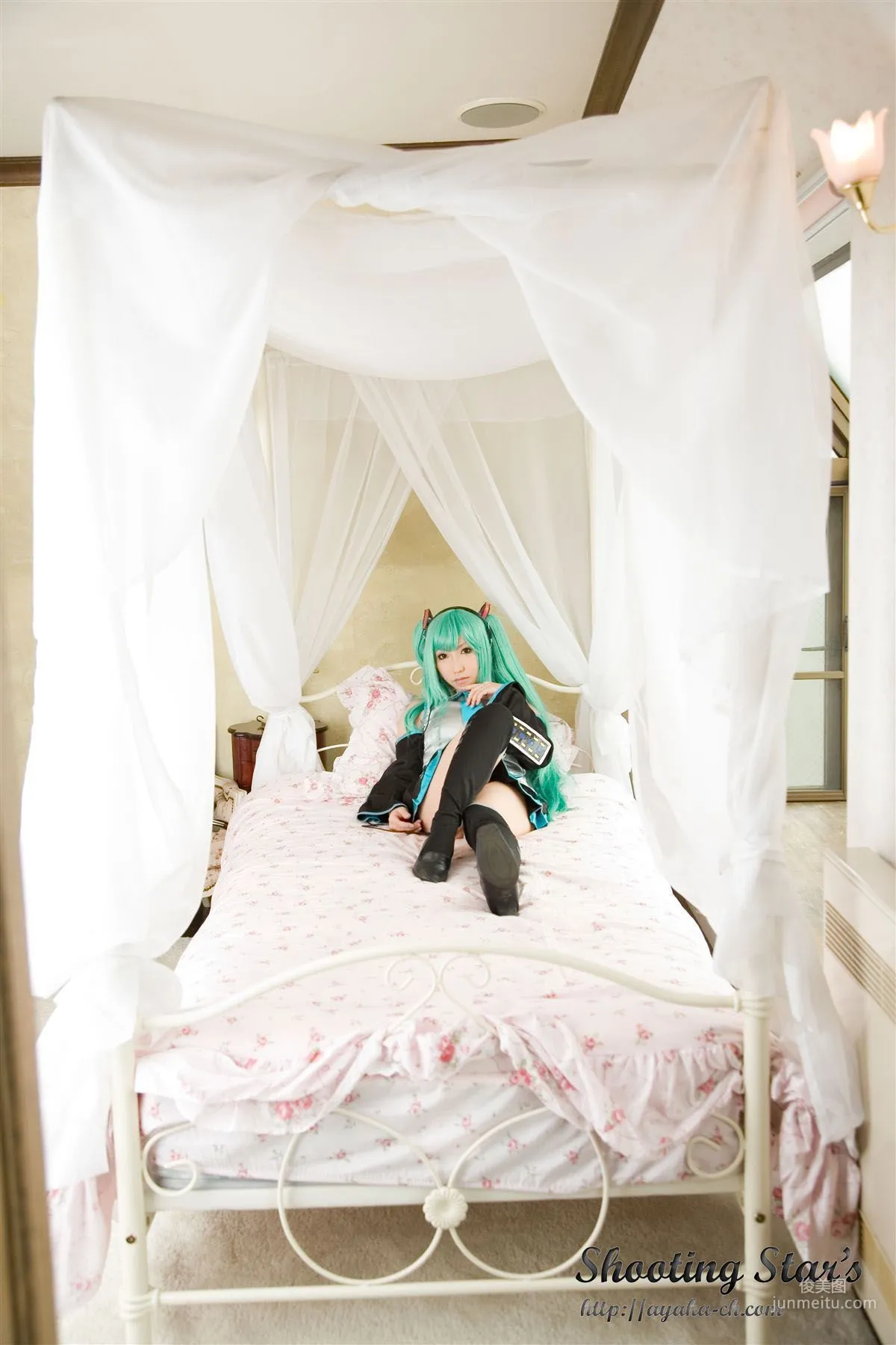 サク (绫香 Saku Ayaka) 《VOCALOID》Hatsune Miku [Shooting Star's] 写真集15