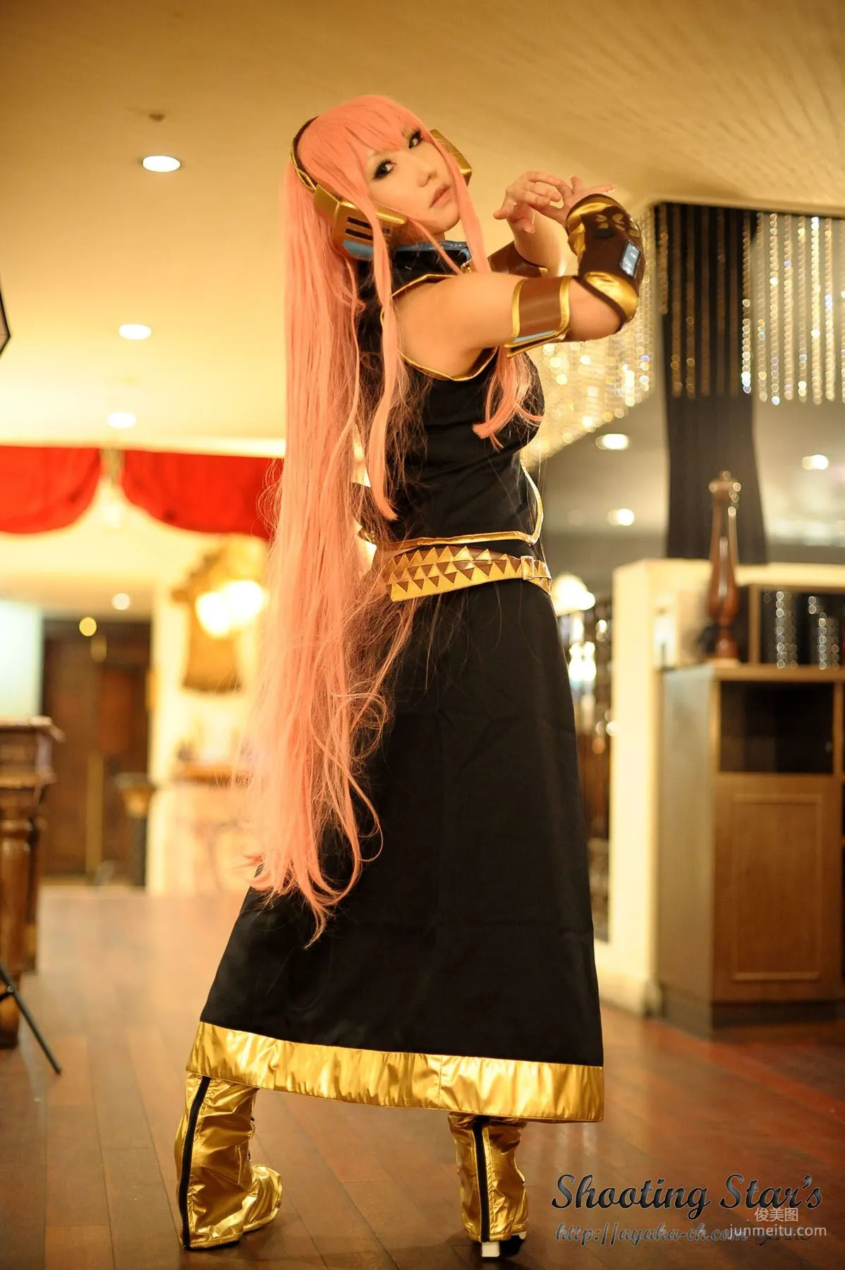 绫香 (Sakuサク) 《VOCALOID》 Megurine Luka [Shooting Star's] 写真集11