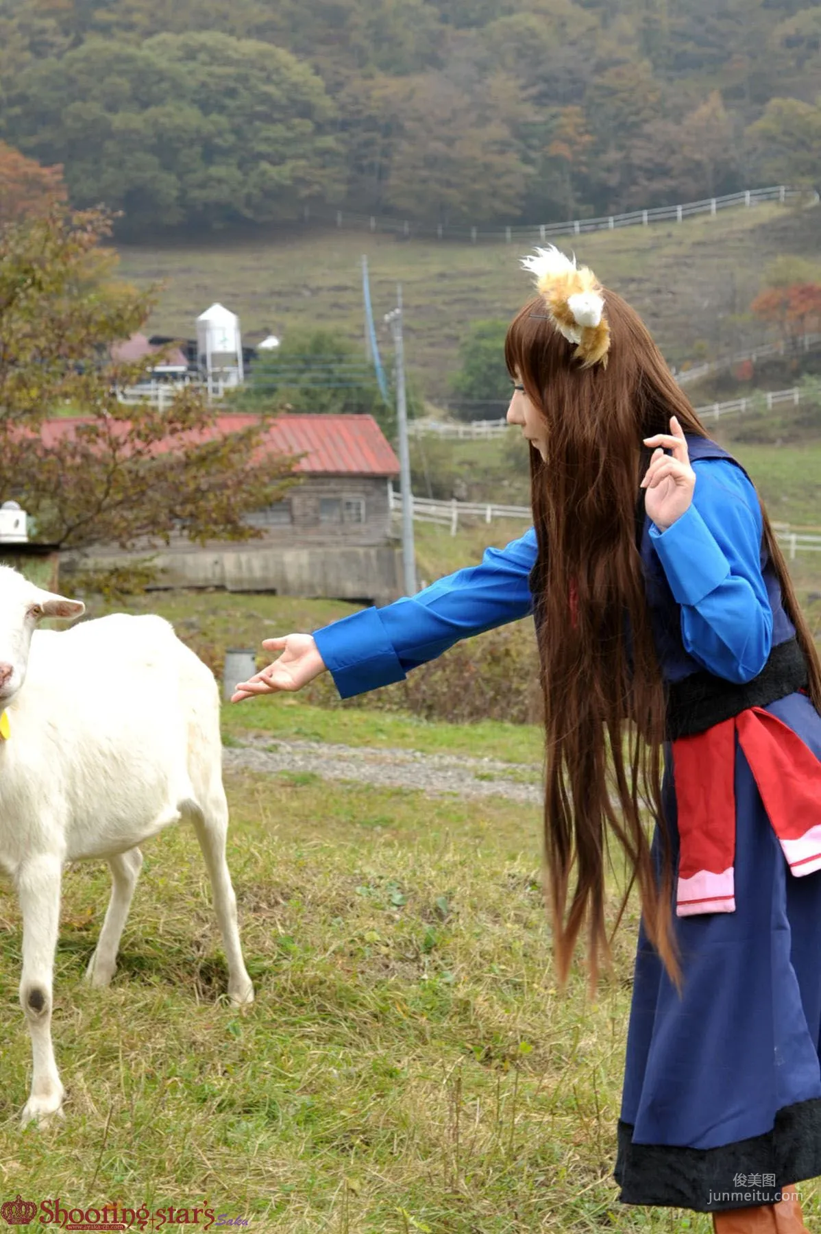 绫香サク (サク綾香 Saku Ayaka) 《狼与香辛料》赫萝 写真集39