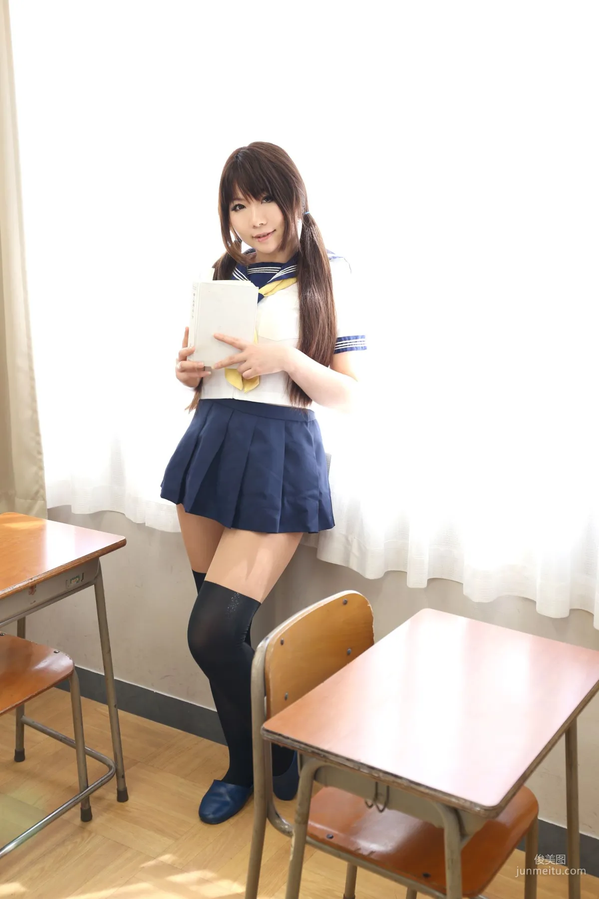日暮玲(日暮りん) 《Stockings Tights School Girl Bunny Girl Policewoman》 写真集1