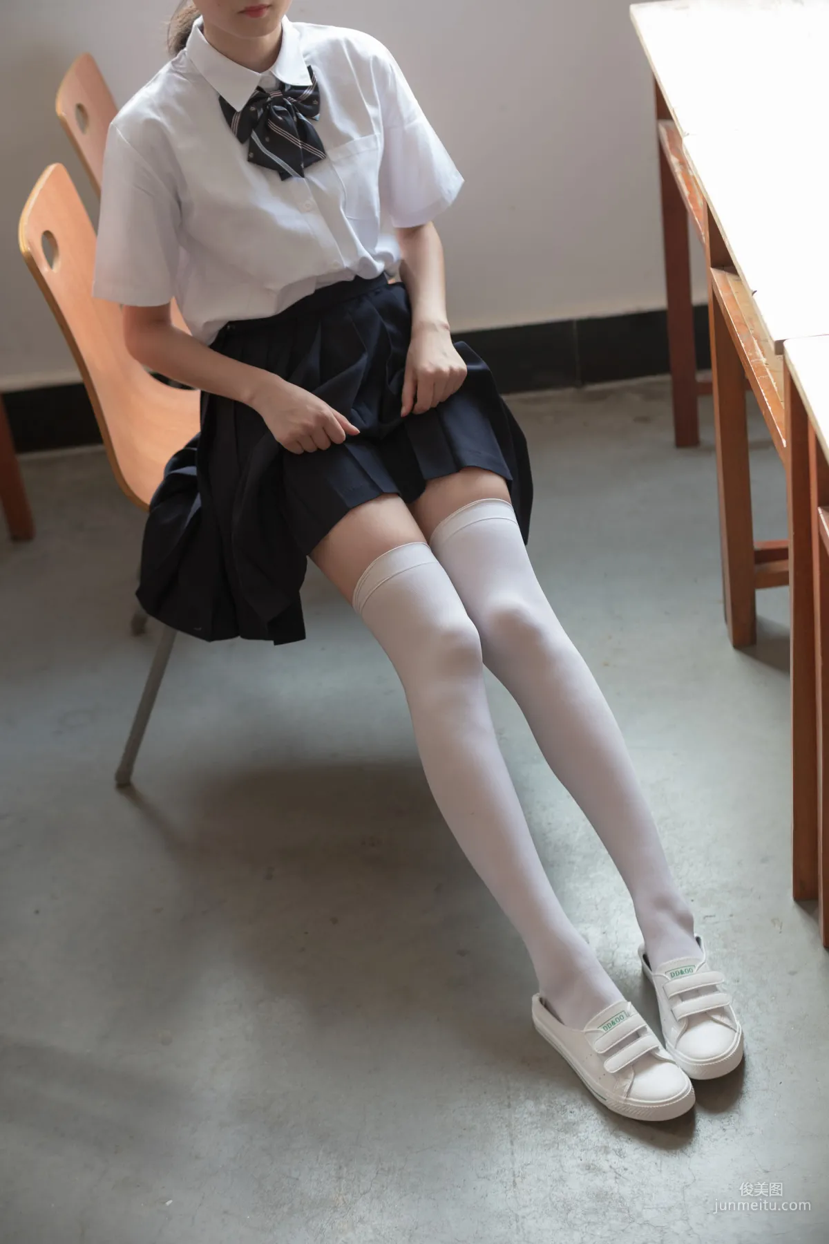 教室里的JK白丝少女 [森萝财团] [BETA-022] 写真集39