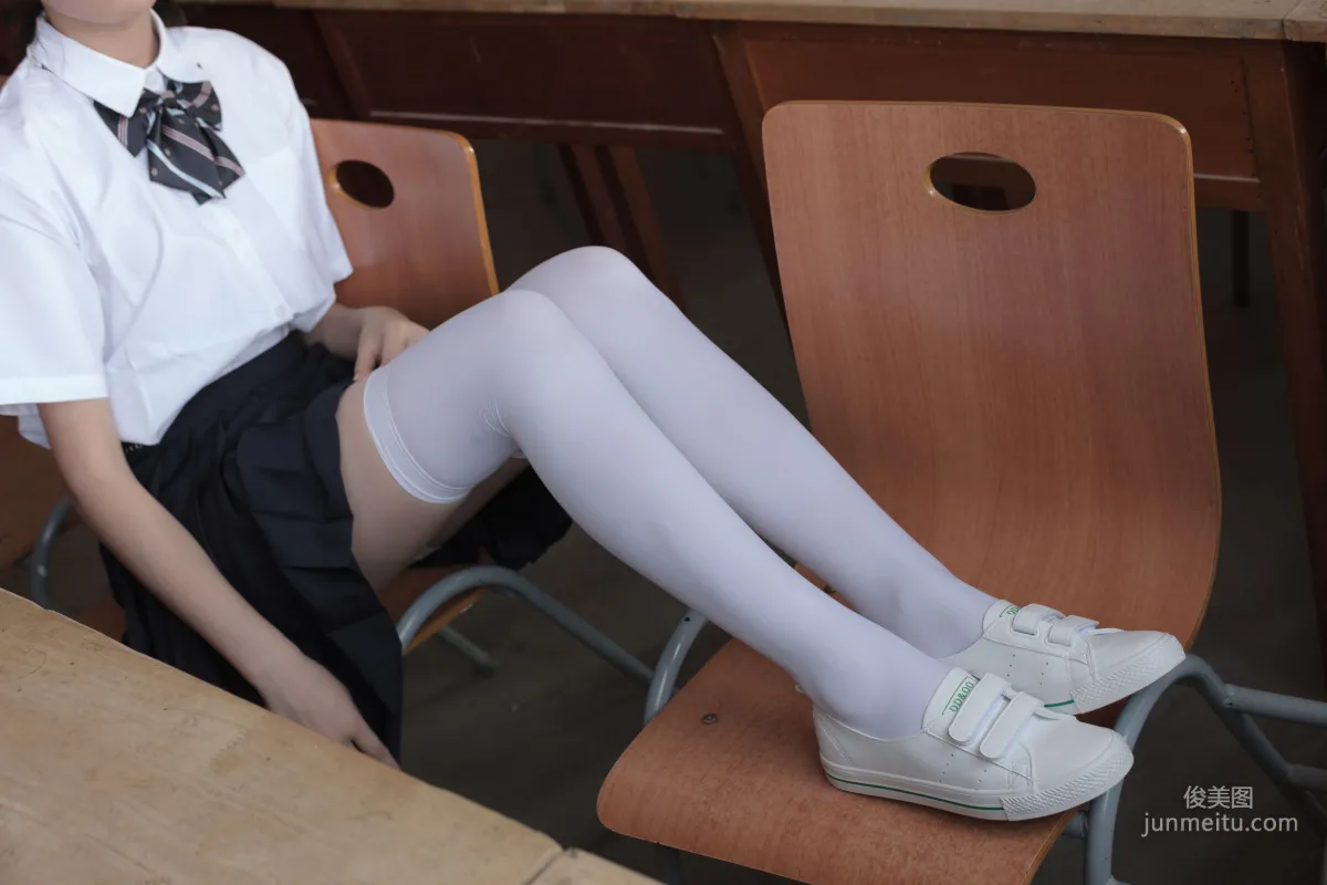 教室里的JK白丝少女 [森萝财团] [BETA-022] 写真集1