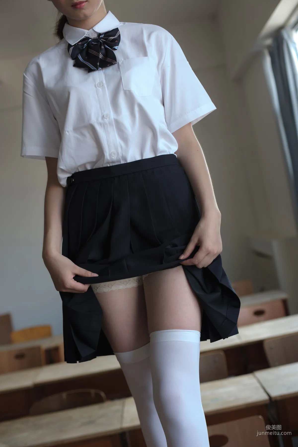 教室里的JK白丝少女 [森萝财团] [BETA-022] 写真集24