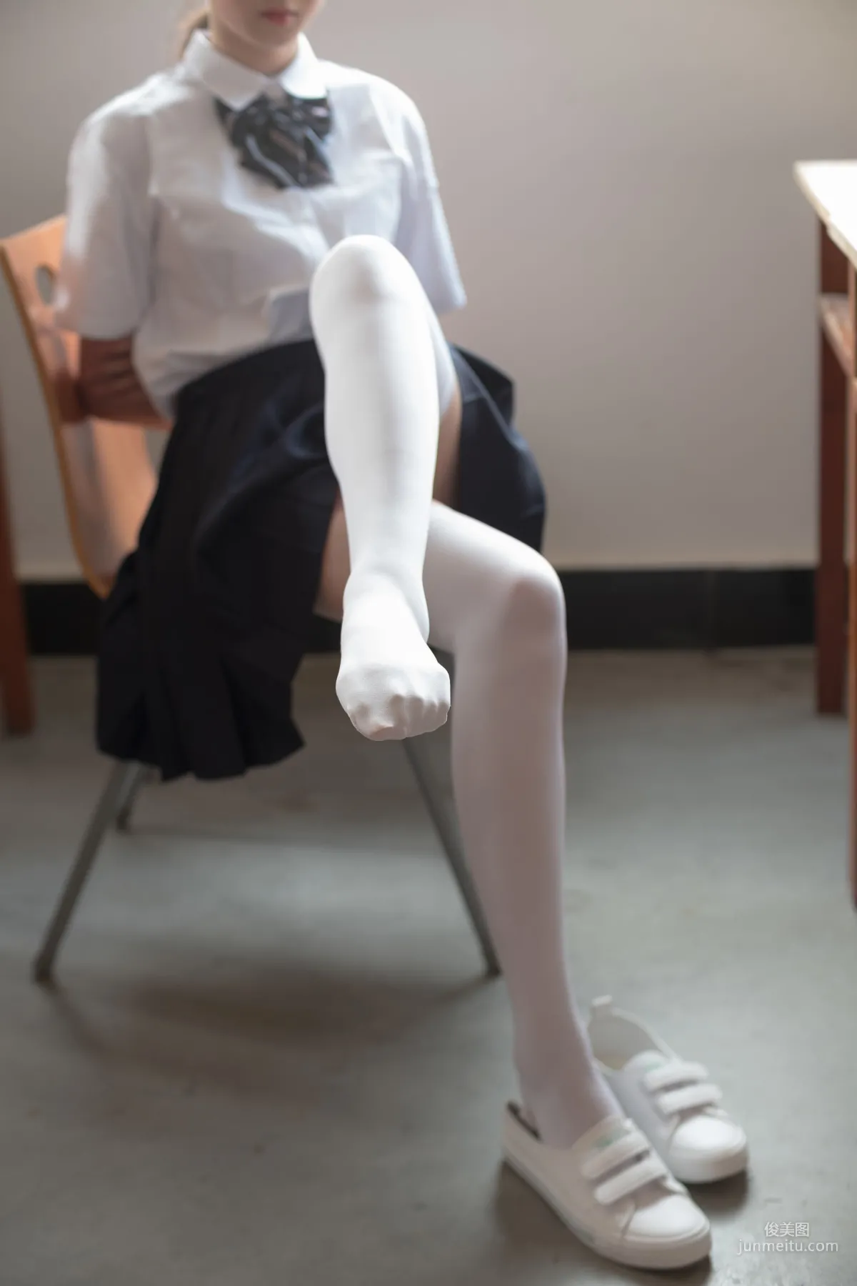 教室里的JK白丝少女 [森萝财团] [BETA-022] 写真集41
