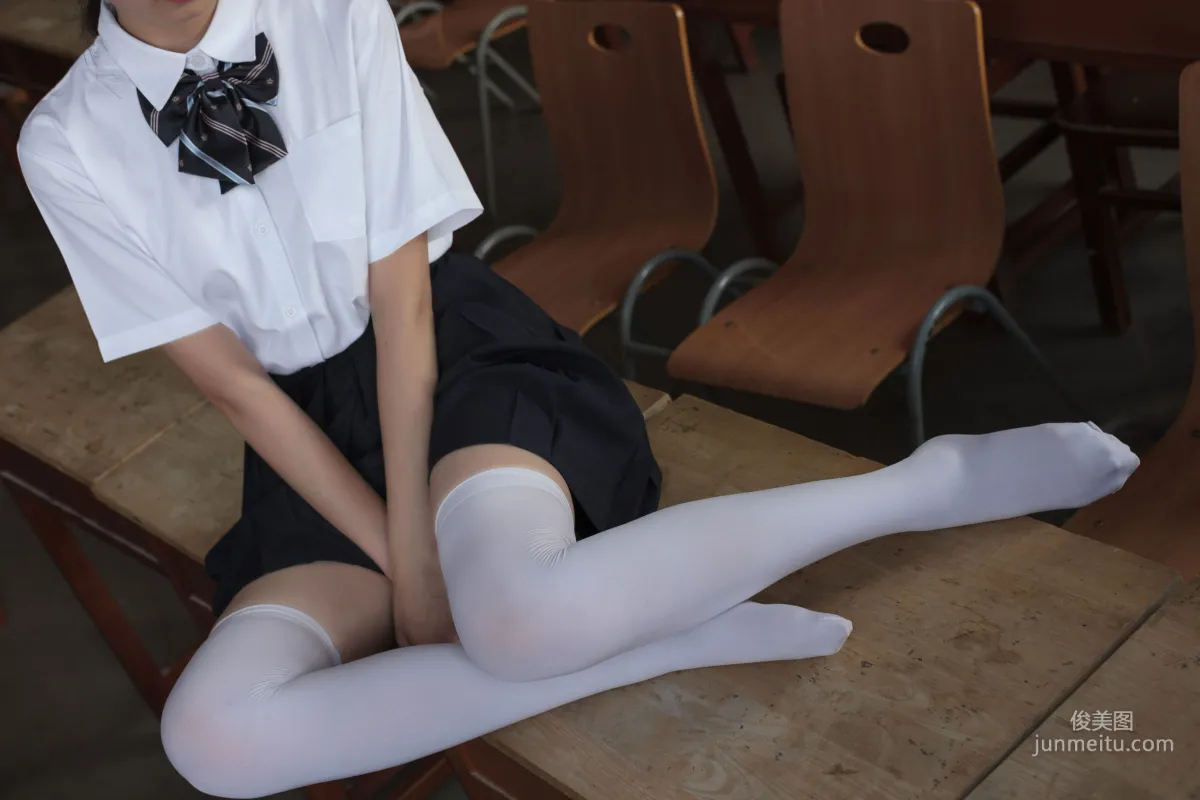 教室里的JK白丝少女 [森萝财团] [BETA-022] 写真集16
