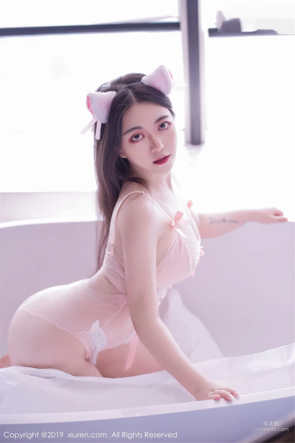 安妮BABY《一个袖珍紧致的小妹子》 [秀人XIUREN] No.1402 写真集4