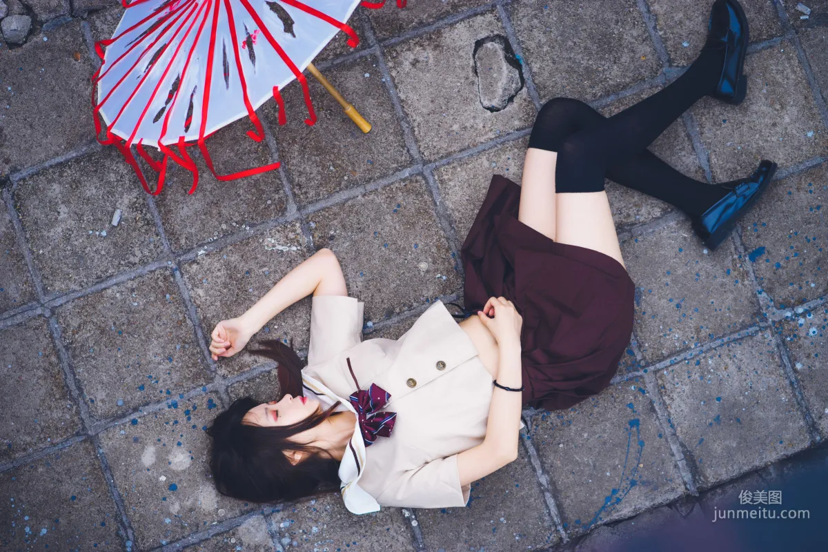 疯猫ss《丝袜狂想曲(伞)》 [萝莉COS] 写真集36