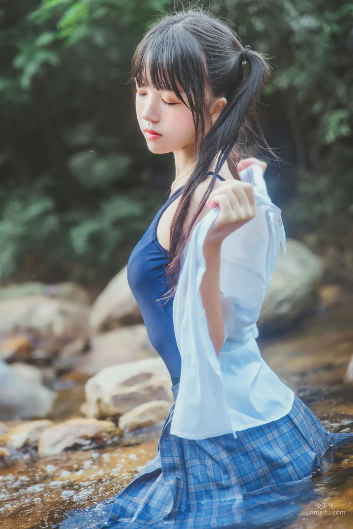 桜桃喵《校服少女COSPLAY湿身系列》 [萝莉COS] 写真集40