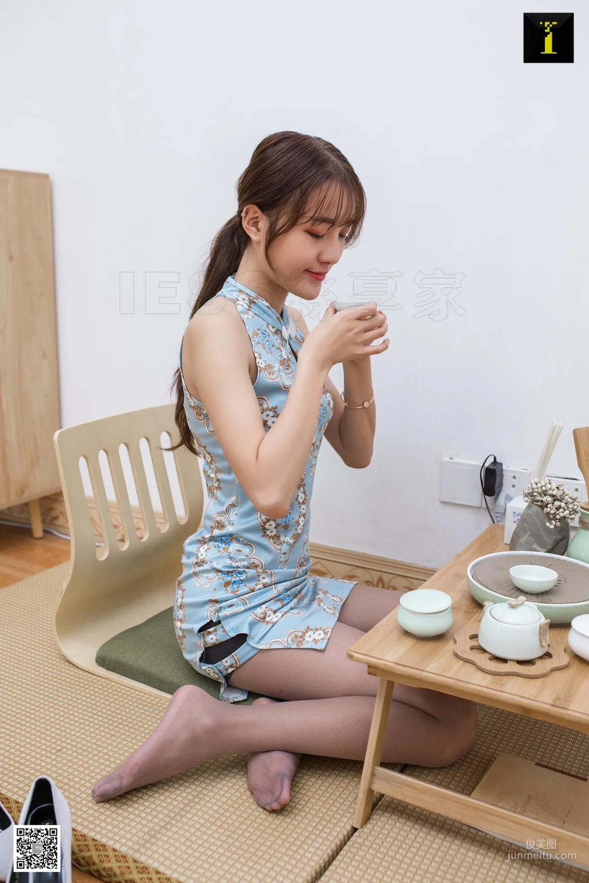 模特婉萍 《婉萍旗袍请茶》 [IESS异思趣向] 美腿丝足写真集9