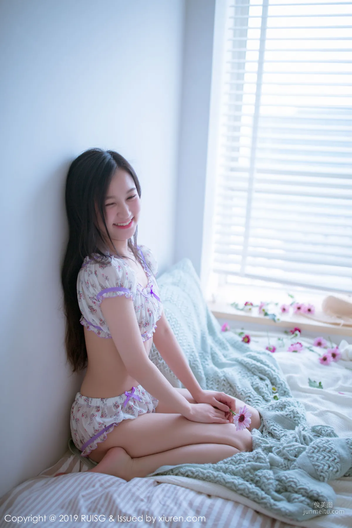 深紫Julie《私房内的清甜可人草帽女孩系列》 [瑞丝馆RUISG] Vol.068 写真集45