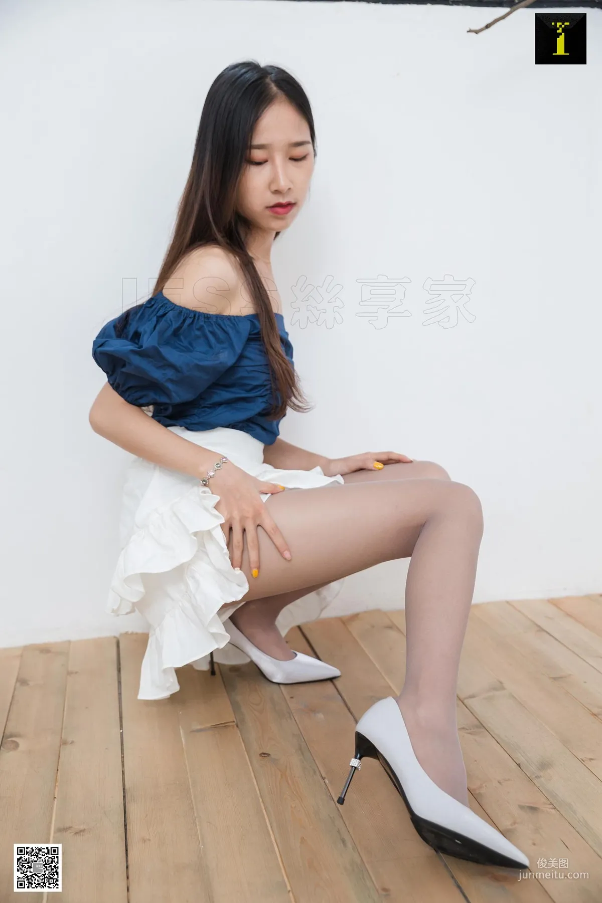 模特美子 《回家换鞋的美子》 [IESS] 美腿丝足写真集27