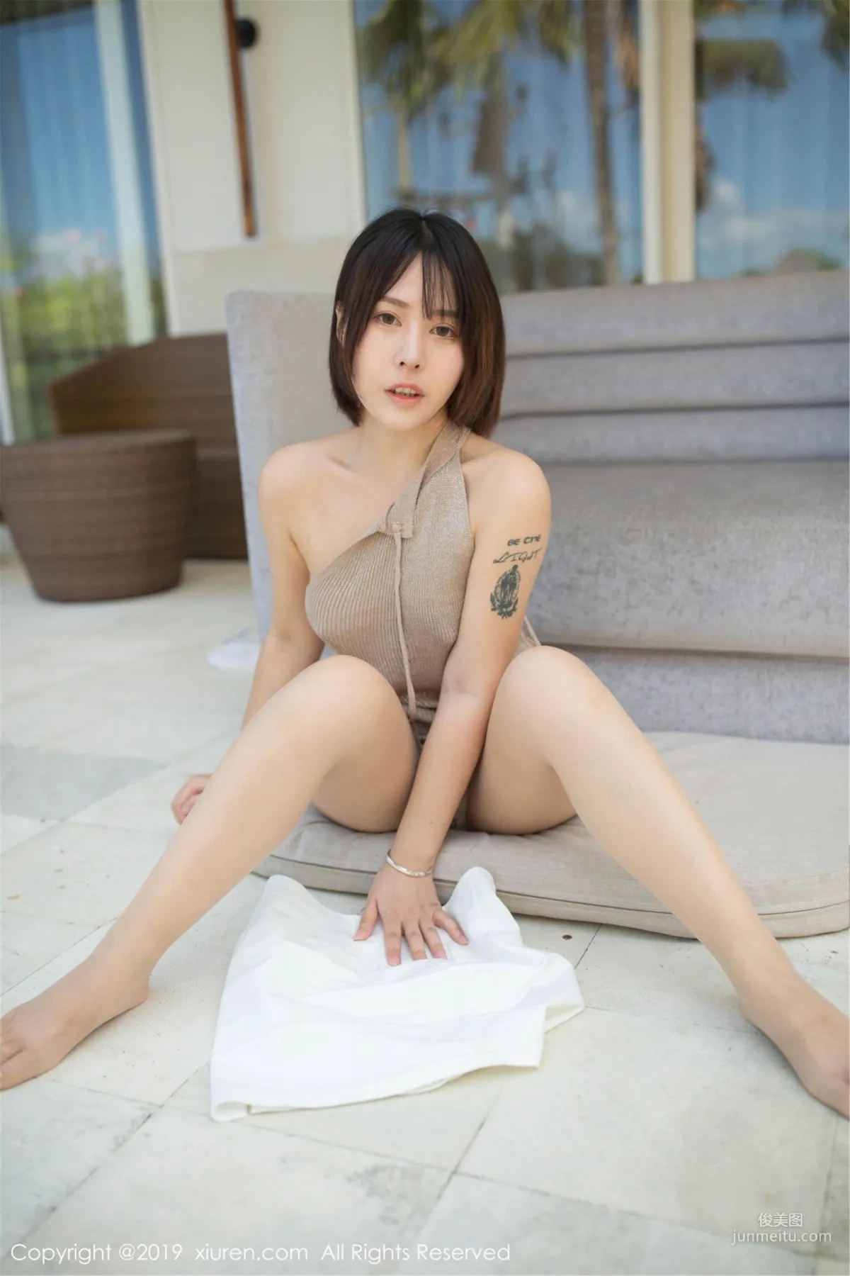 Evelyn艾莉《性感毛衣激凸系列》 [秀人XIUREN] No.1598 写真集39