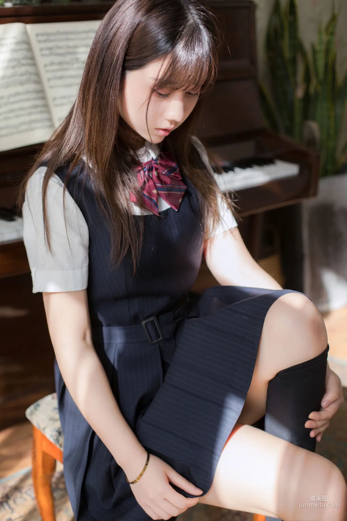 微博福利姬镜酱《不知梦 制服》 [COSPLAY美女] 写真集34