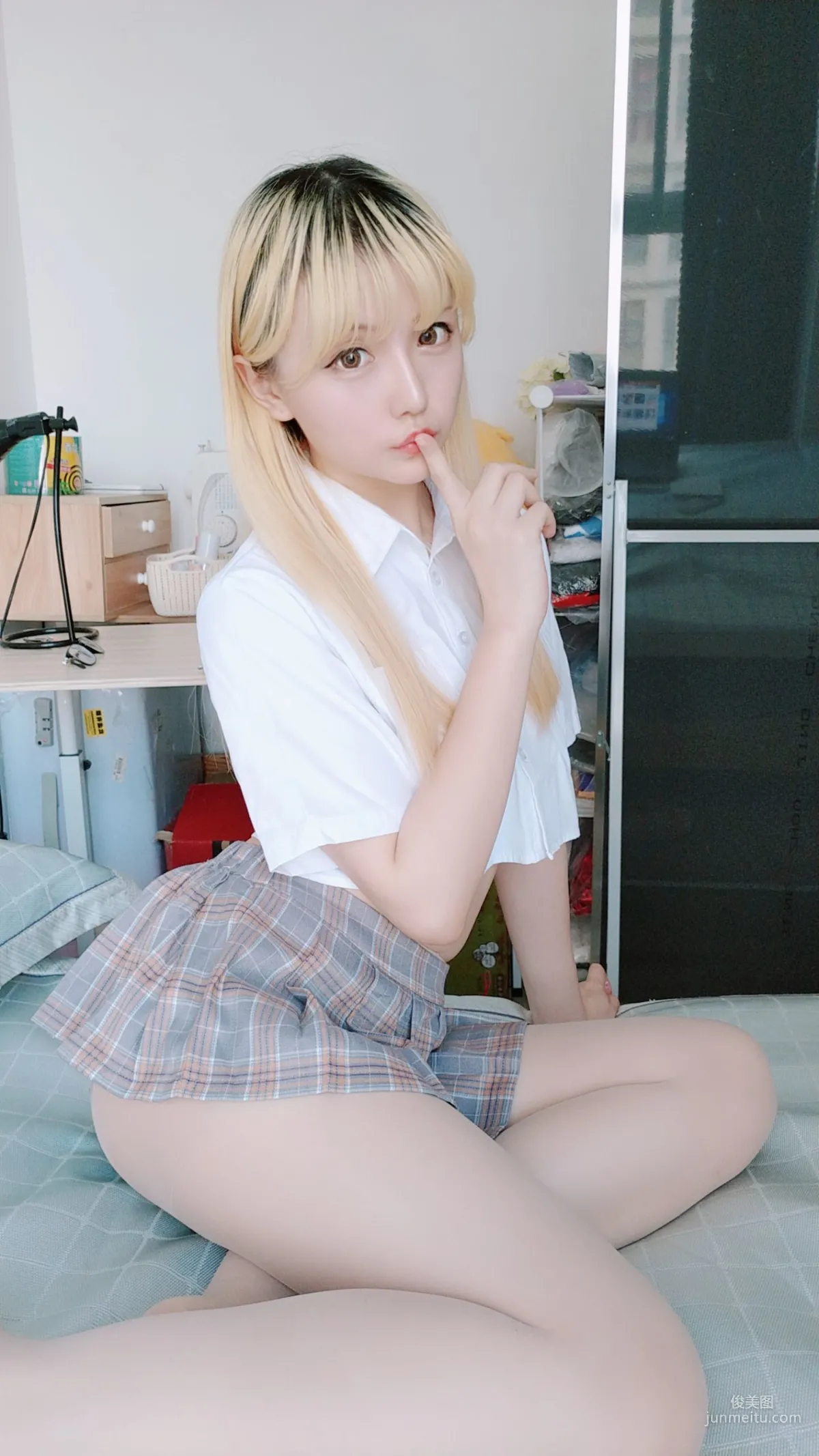 萌妹星之迟迟《短裙制服》  [福利COSPLAY] 写真集26