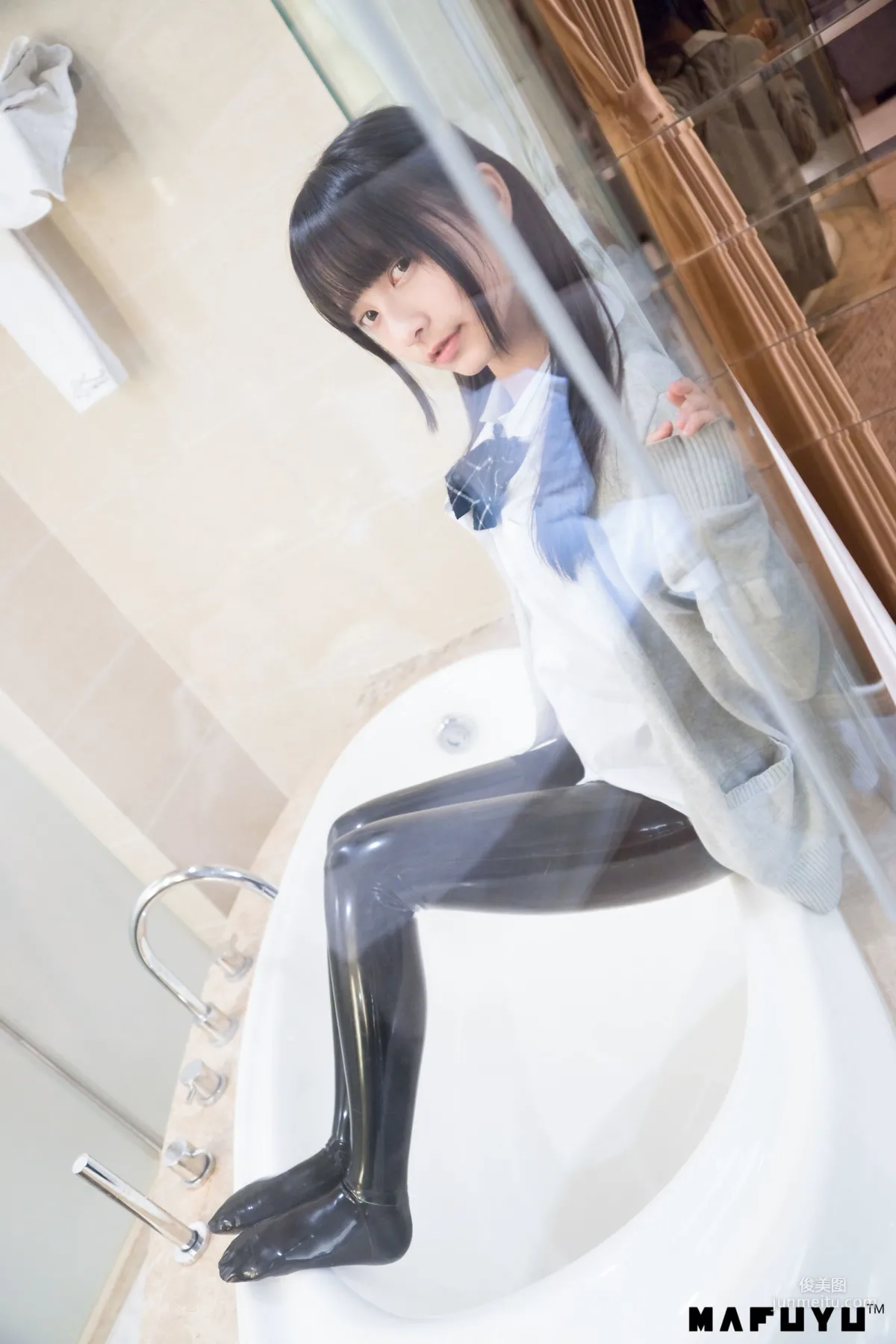 神楽坂真冬《胶袜系列系列》 [萝莉COSPLAY] 写真集112