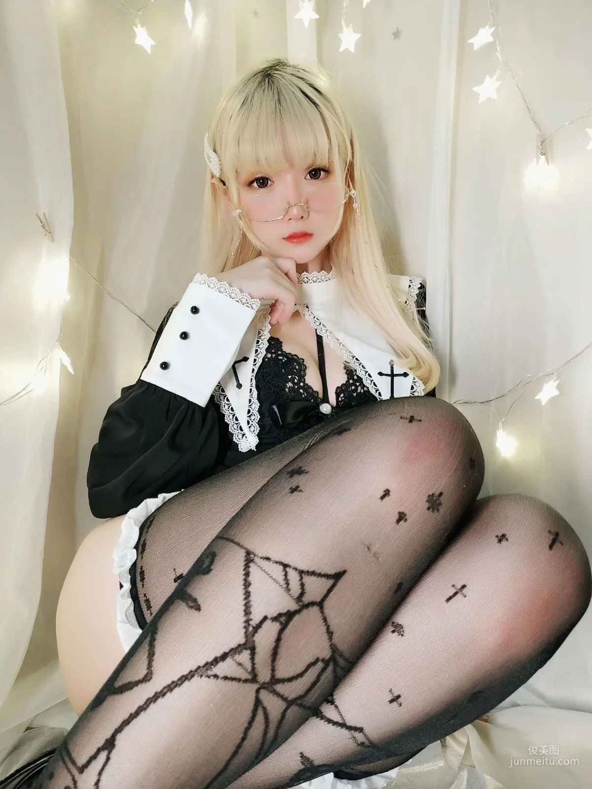 星之迟迟《圣光修女包》 [福利COSPLAY] 写真集57