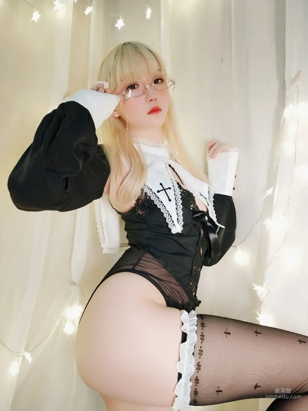 星之迟迟《圣光修女包》 [福利COSPLAY] 写真集16