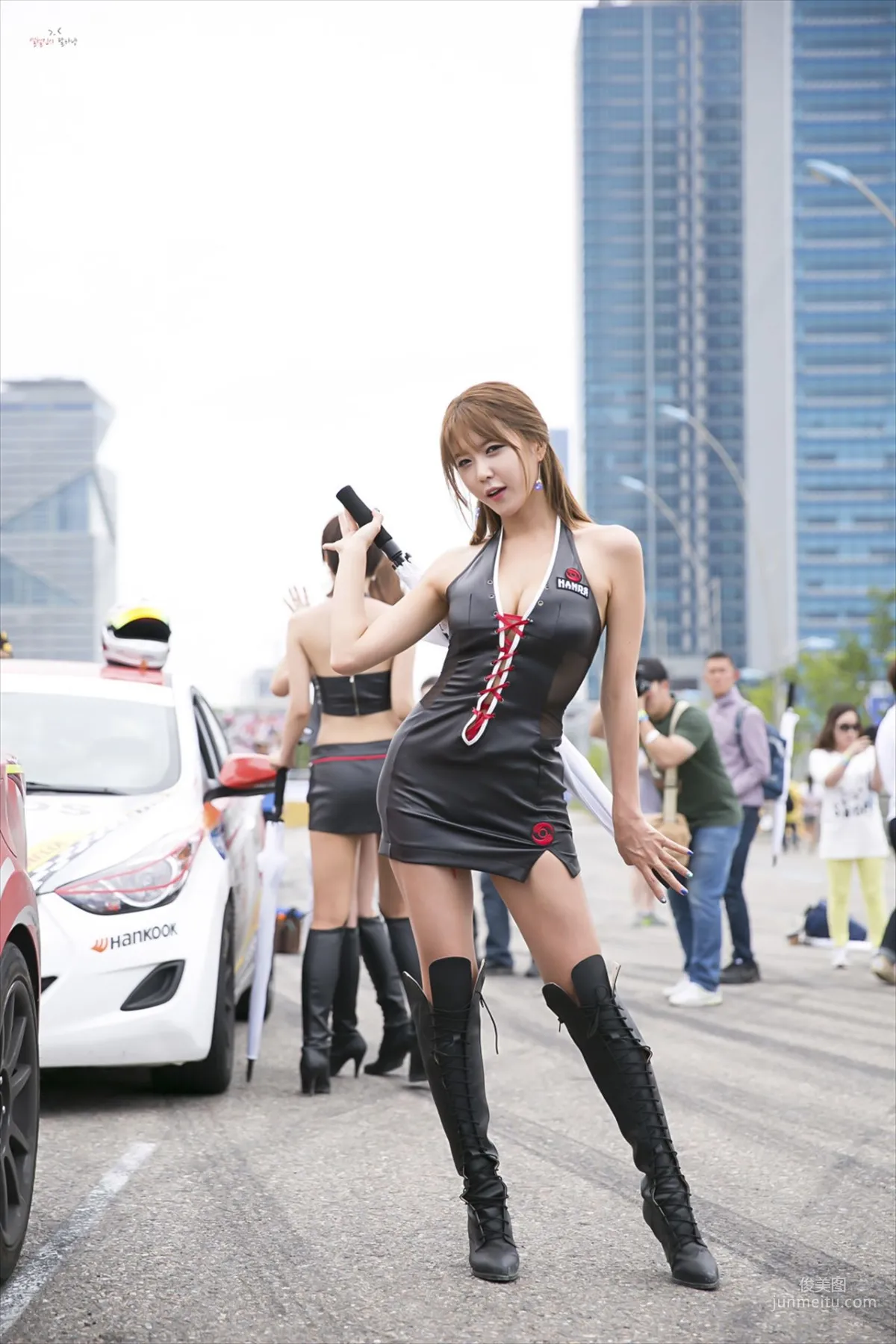 许允美《2014首尔汽车展-皮衣长靴系列》图片合集20