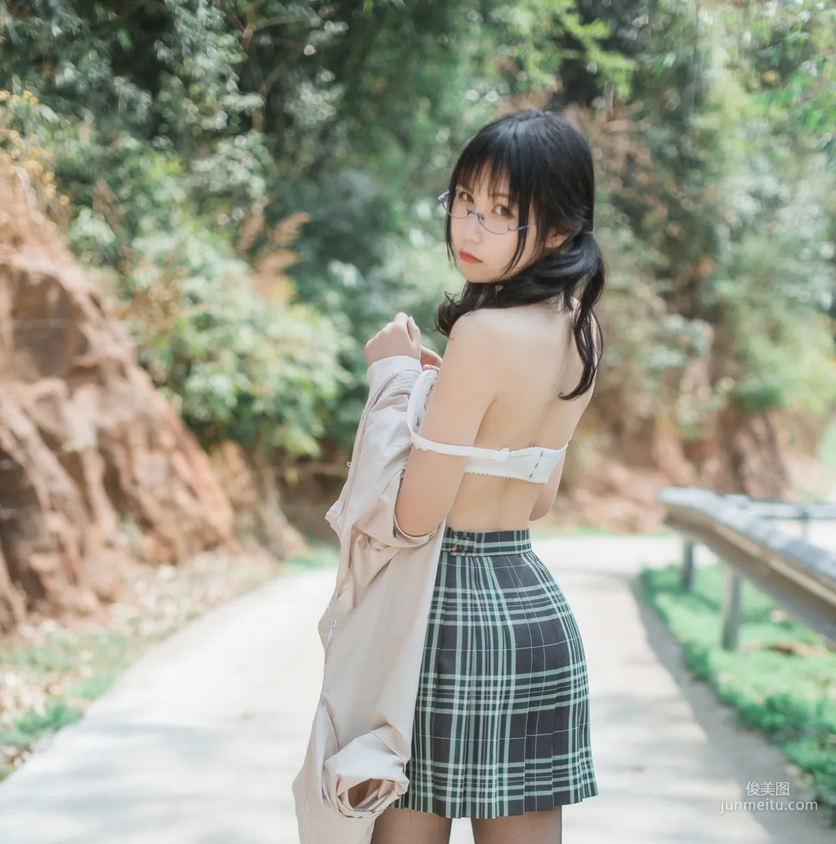 COSER小姐姐逐月su 《乡间小路》 [COSPLAY美少女] 写真集23