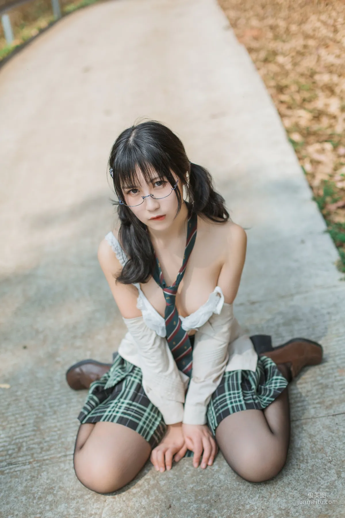 COSER小姐姐逐月su 《乡间小路》 [COSPLAY美少女] 写真集31