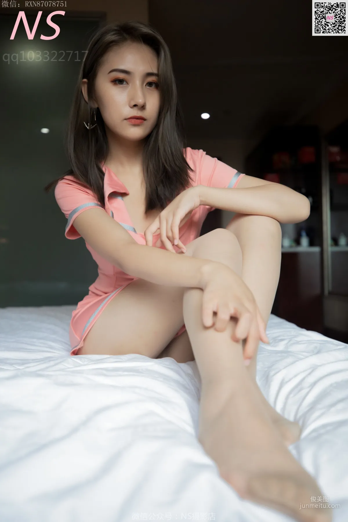 小允儿《明星脸丝袜美腿》 [纳丝摄影] 写真集25