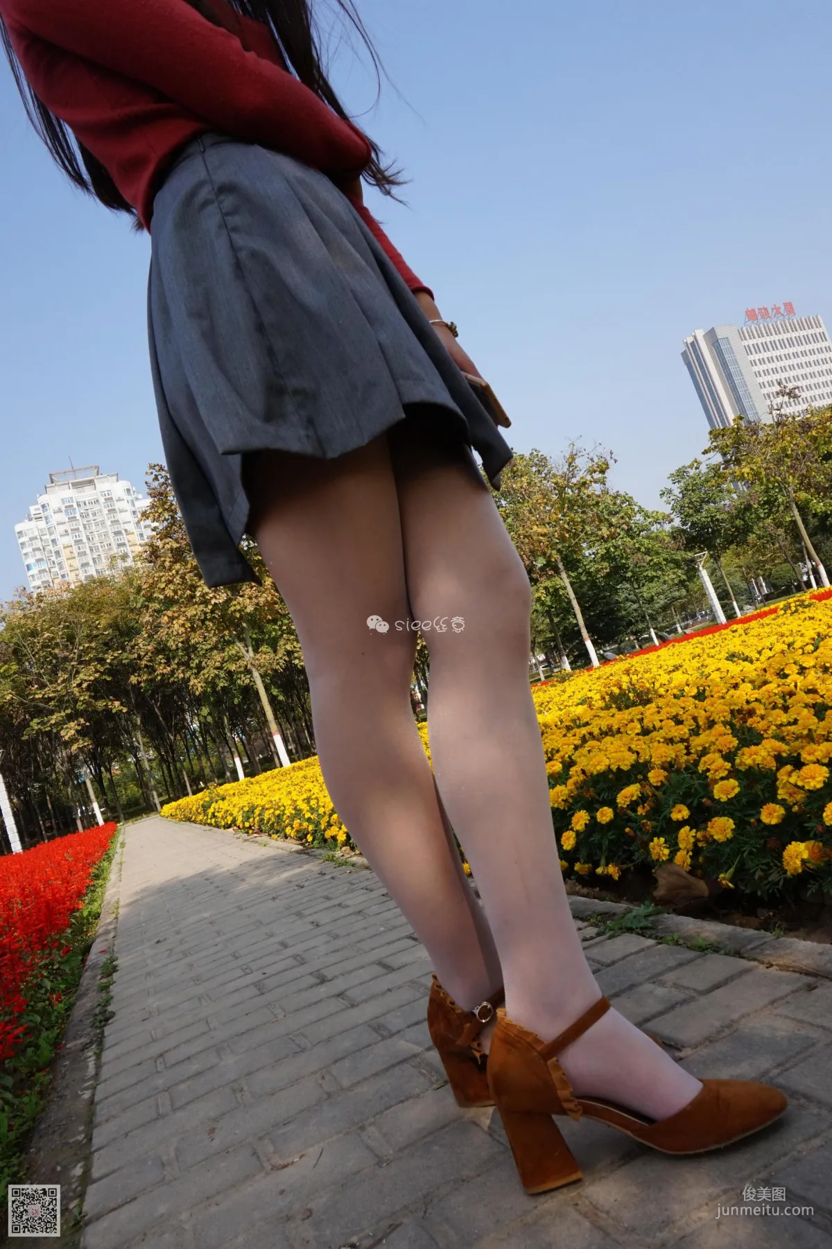 鱼鱼《花丛中的肉丝》 [丝意SIEE] No.010 写真集56