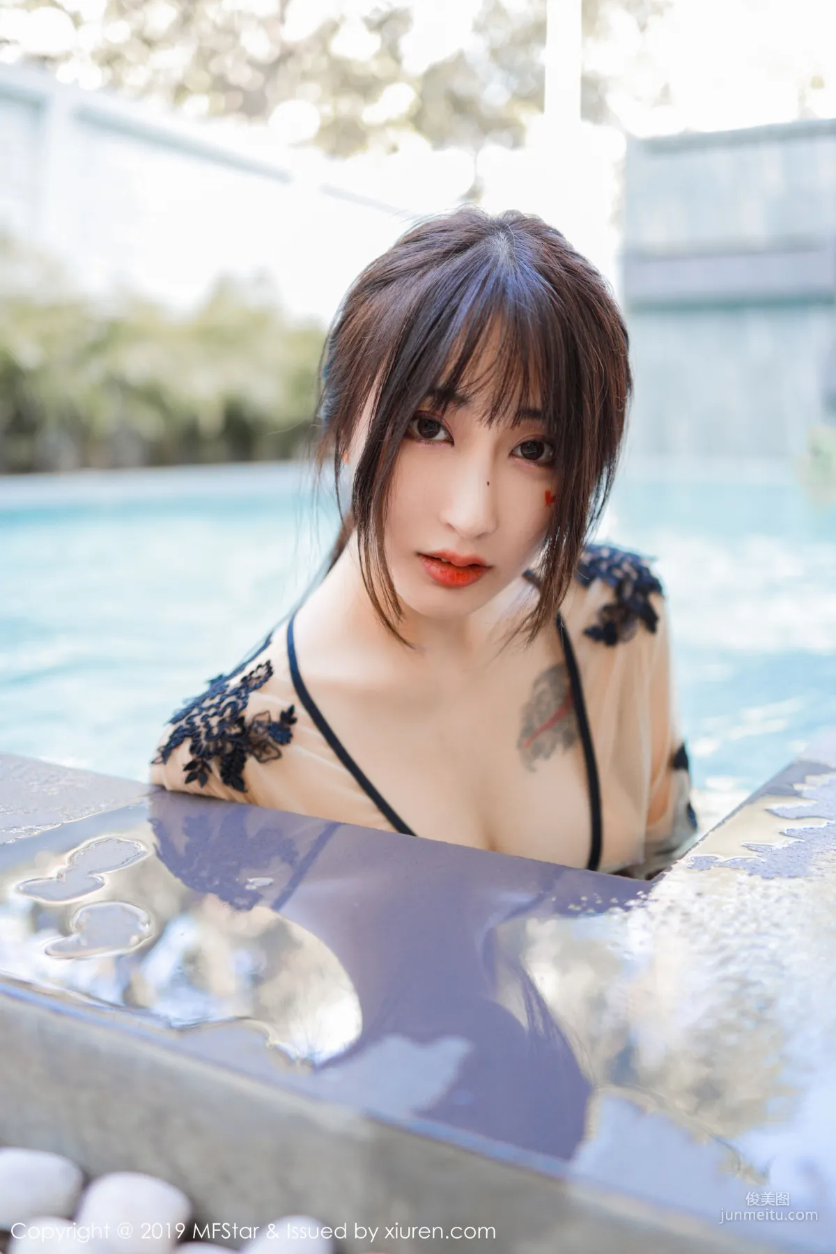 Betty林子欣《泳池出浴美人系列》 [模范学院MFStar] Vol.230 写真集33