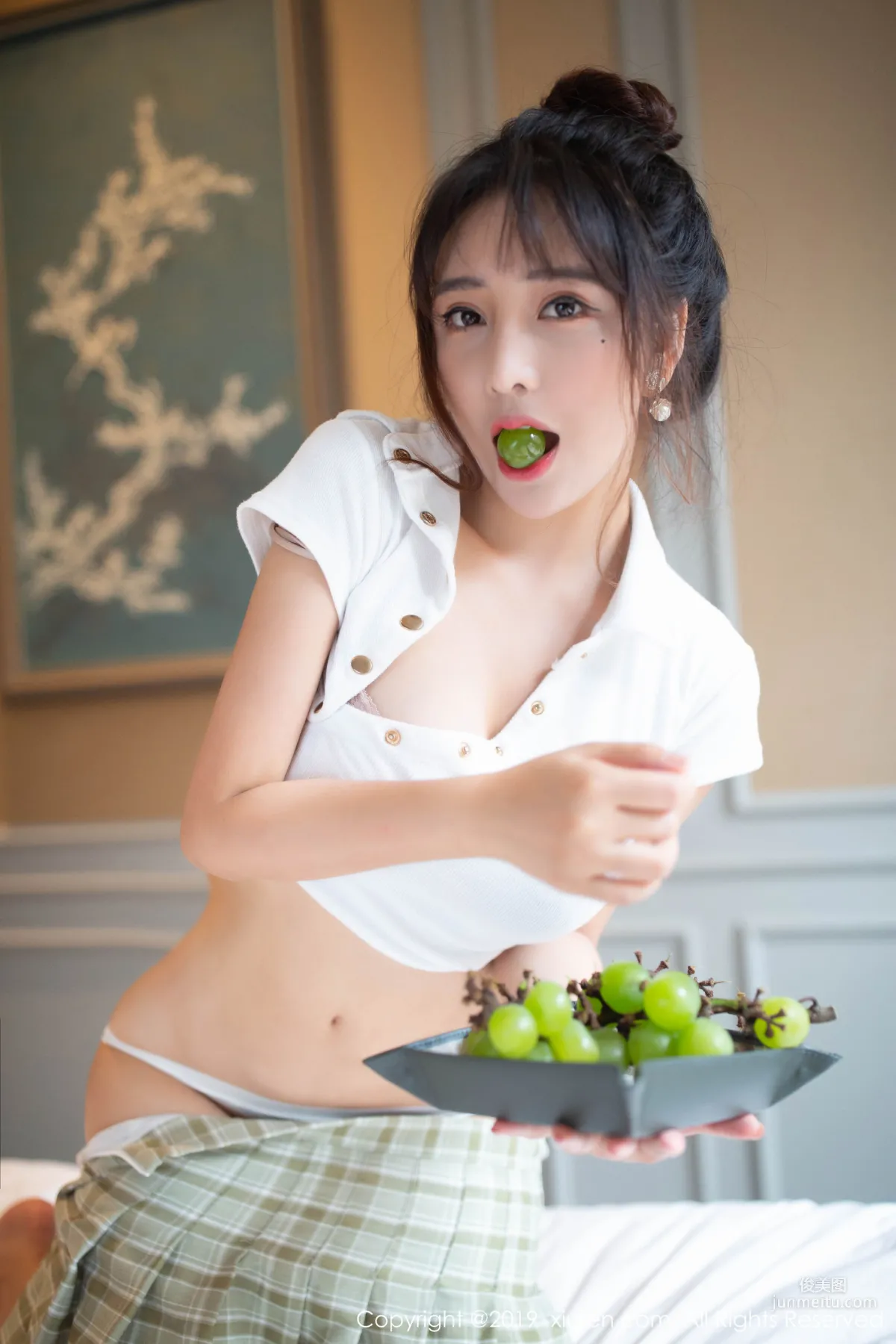 陶喜乐_lele《性感学生装下凹凸曼妙身姿》 [秀人XIUREN] No.1705 写真集20