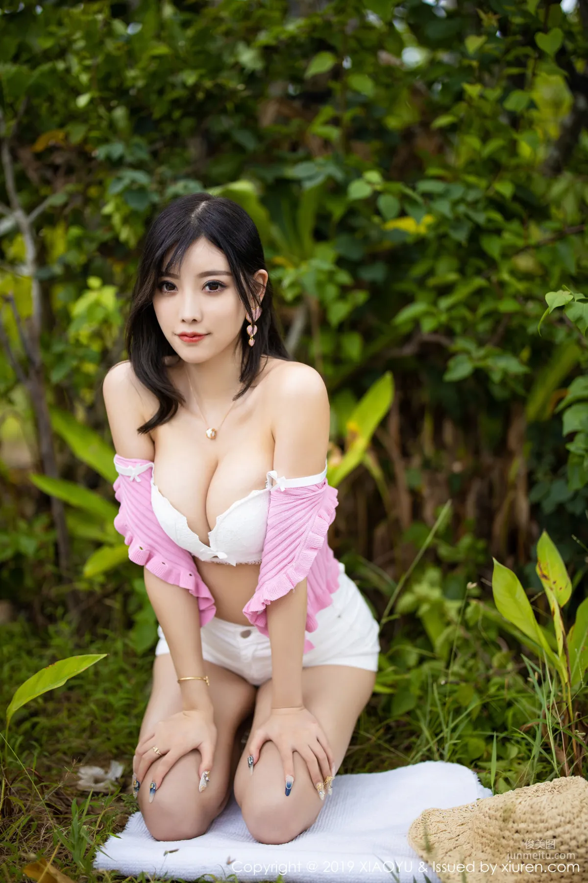 杨晨晨sugar《室外草帽女孩主题》 [语画界XIAOYU] Vol.169 写真集25