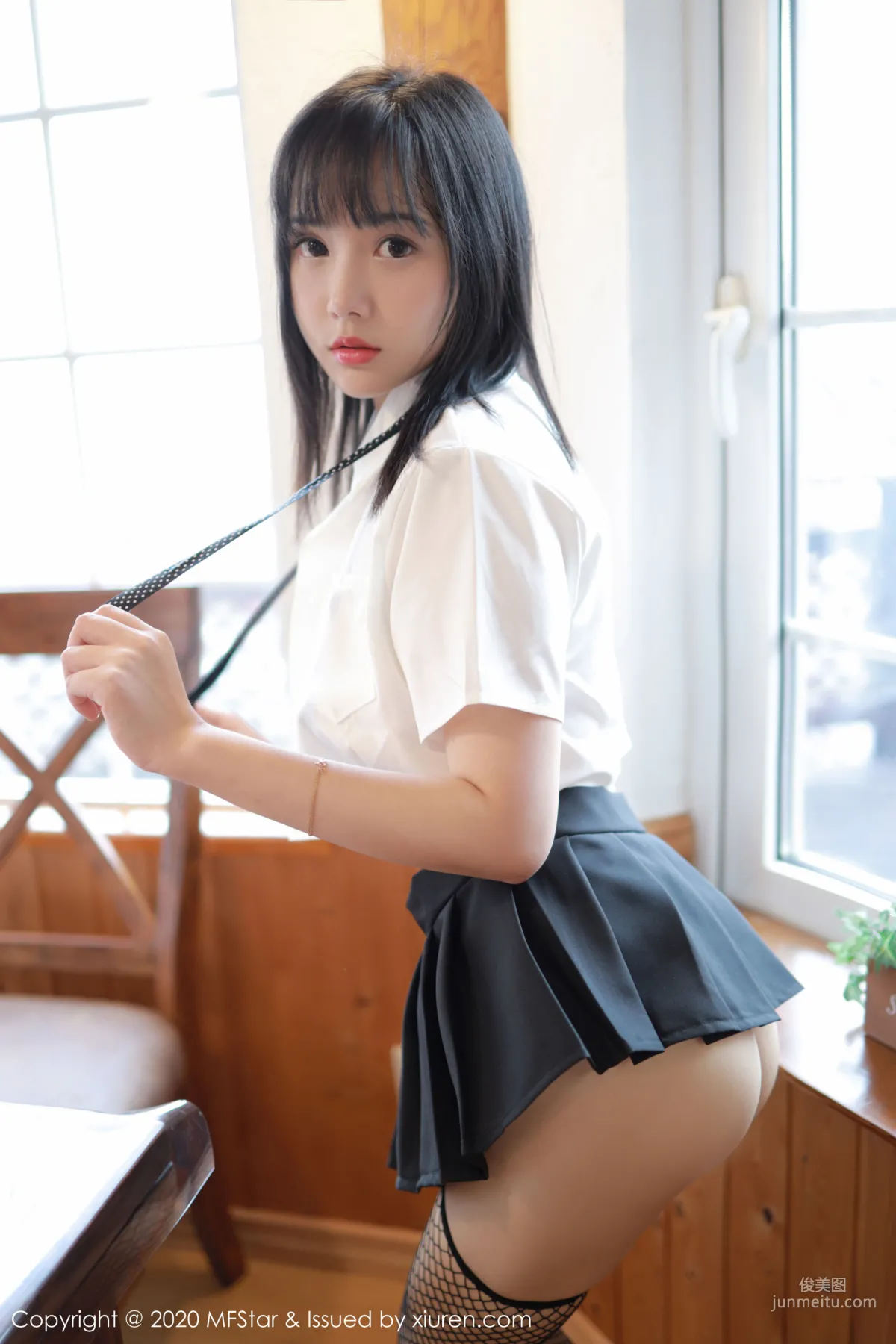 徐微微mia《性感学生制服系列》 [模范学院MFStar] Vol.255 写真集33