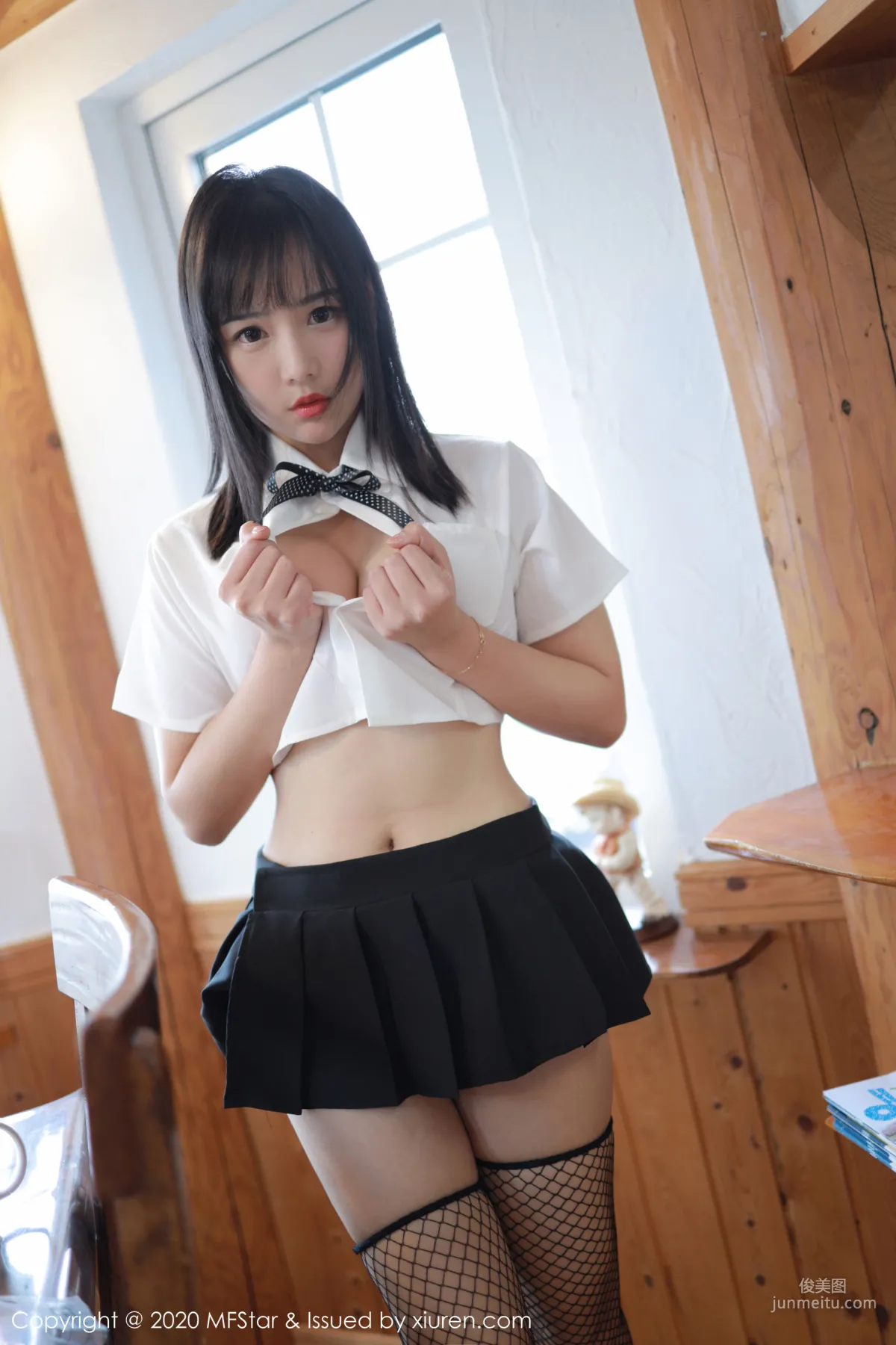 徐微微mia《性感学生制服系列》 [模范学院MFStar] Vol.255 写真集11