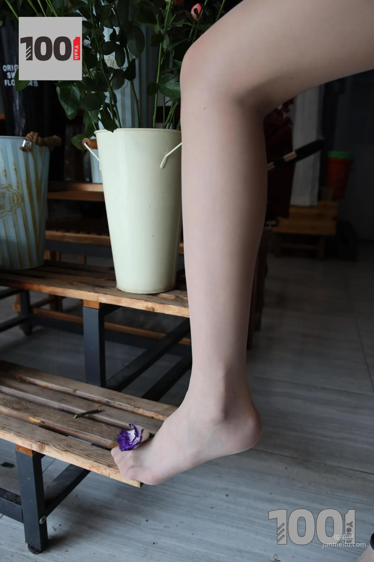 模特草莓 《花艺师3》 [一千零一夜IESS] 丝袜美腿写真集13