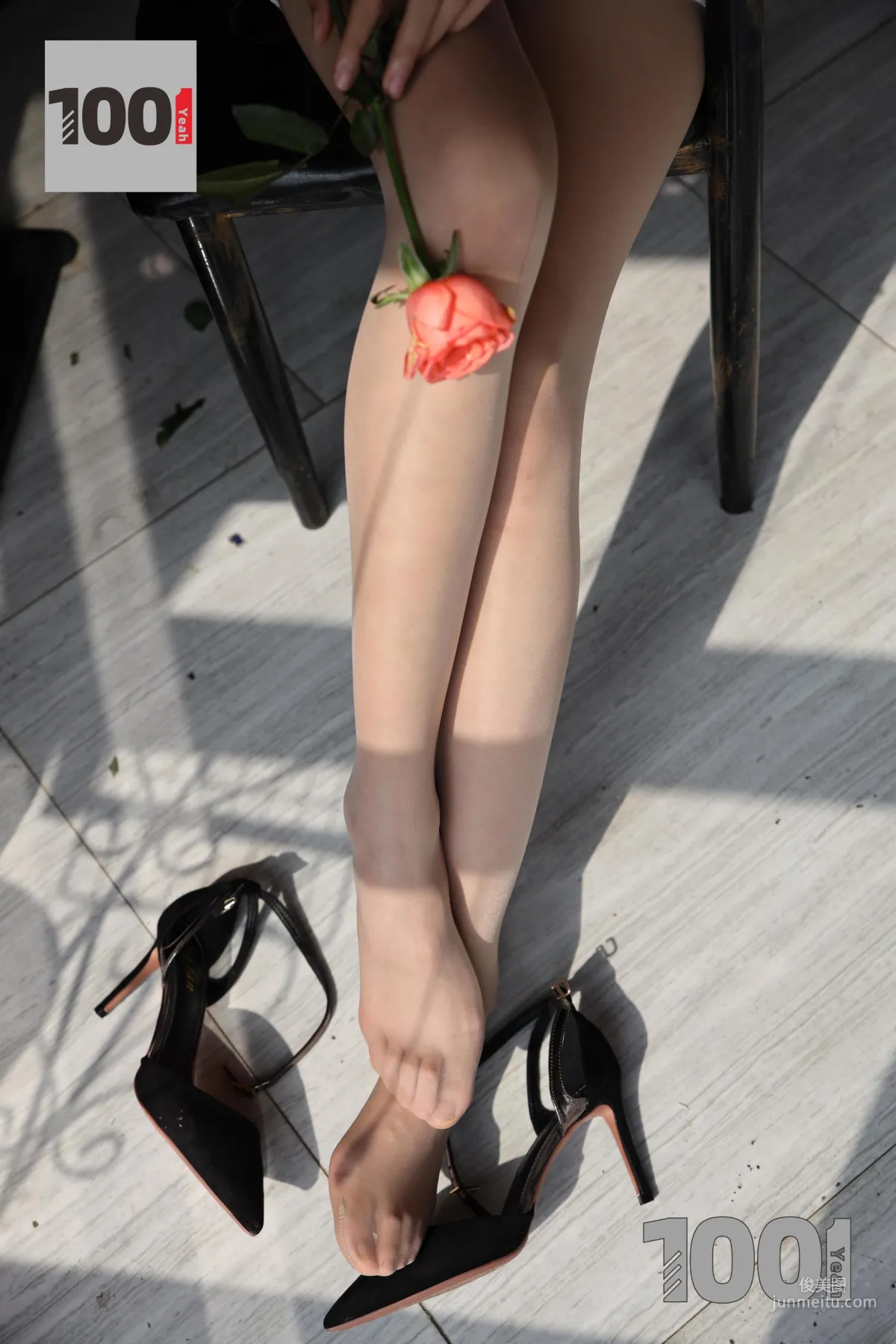 模特草莓 《花艺师2》 [一千零一夜IESS] 丝袜美腿写真集4
