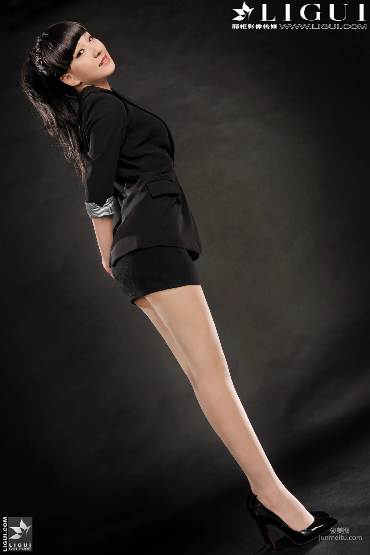 [丽柜贵足LiGui] Model Amily《OL职业装高跟美足》上下全集 美腿丝足写真图片10