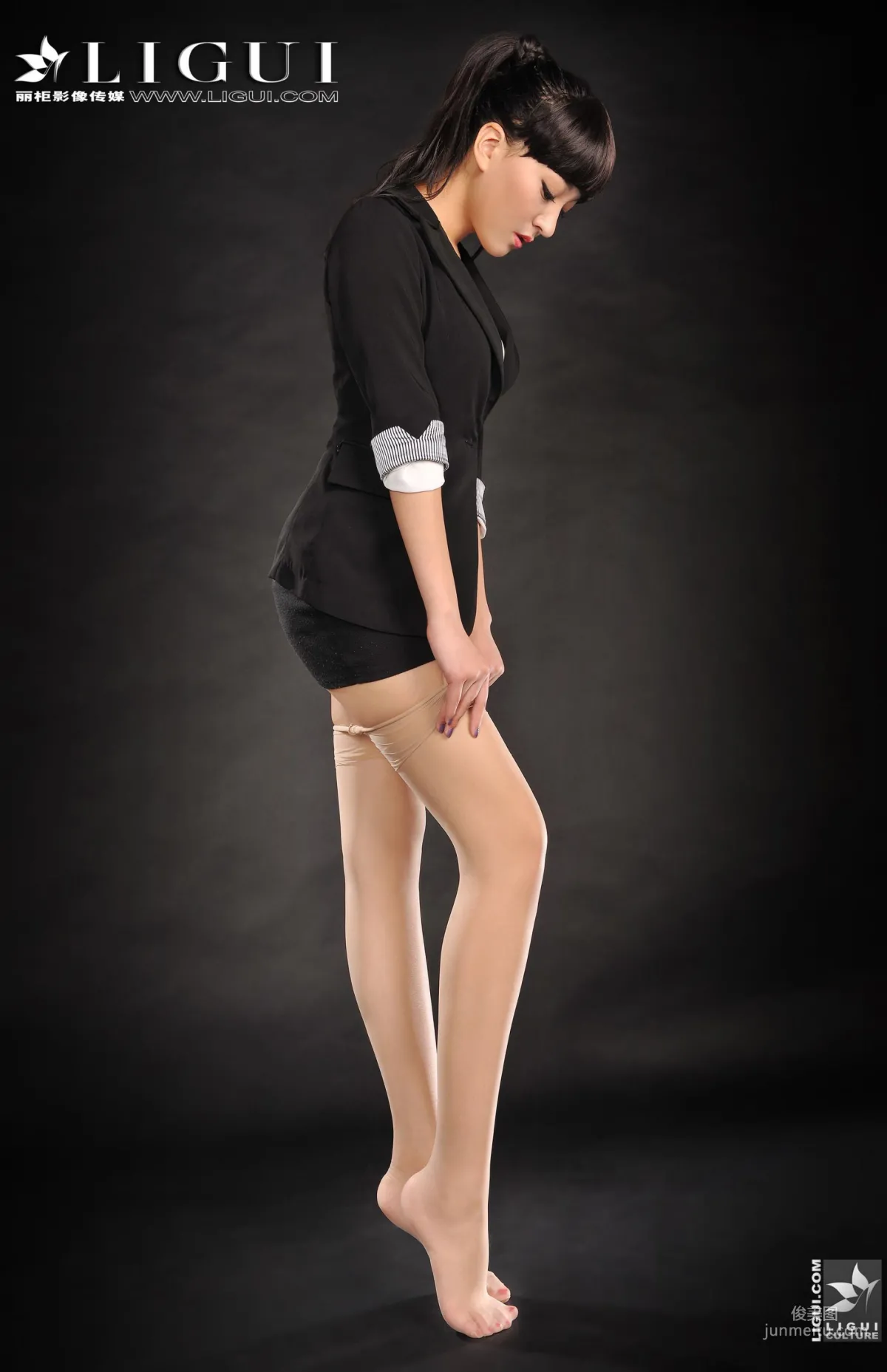 [丽柜贵足LiGui] Model Amily《OL职业装高跟美足》上下全集 美腿丝足写真图片62