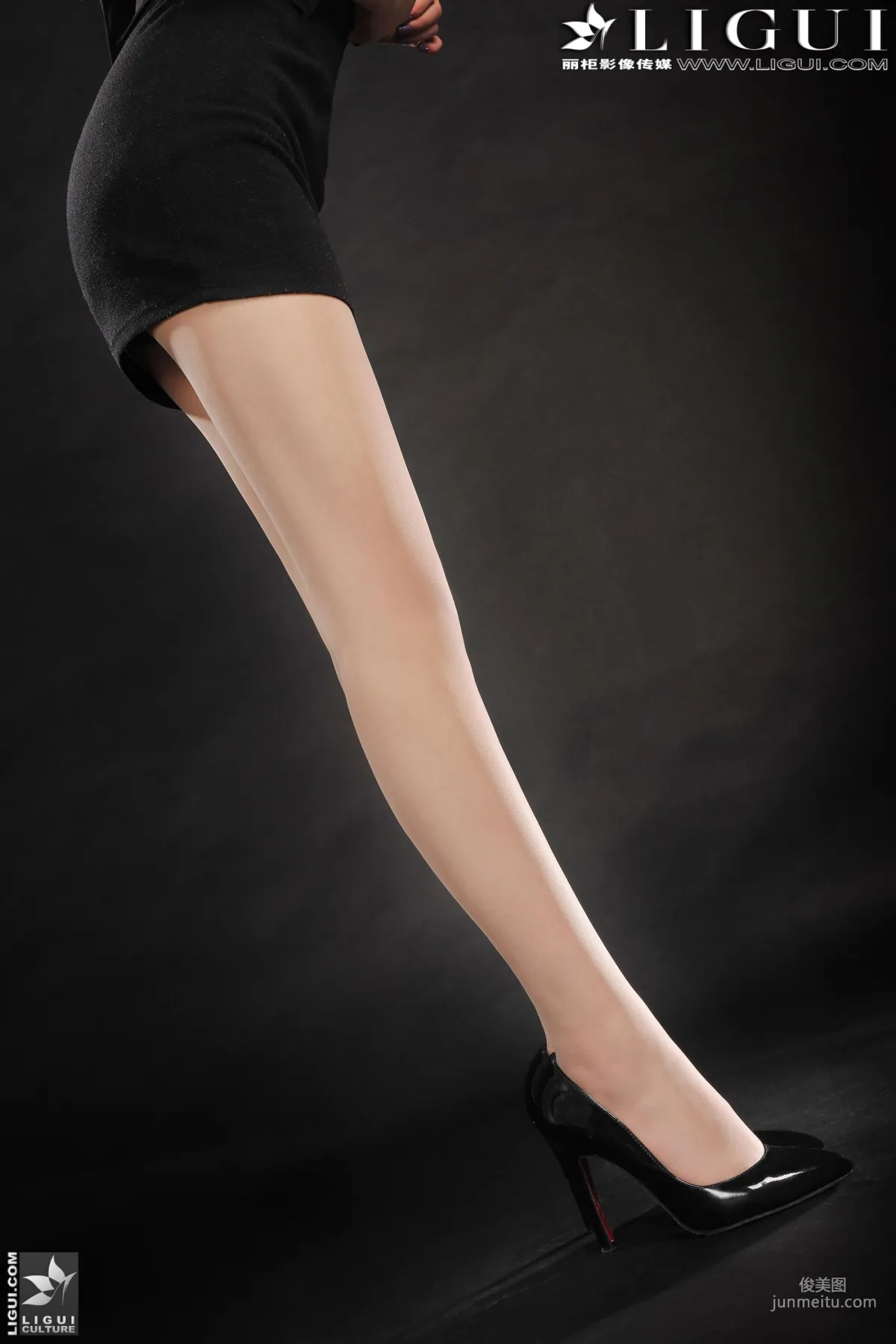 [丽柜贵足LiGui] Model Amily《OL职业装高跟美足》上下全集 美腿丝足写真图片11