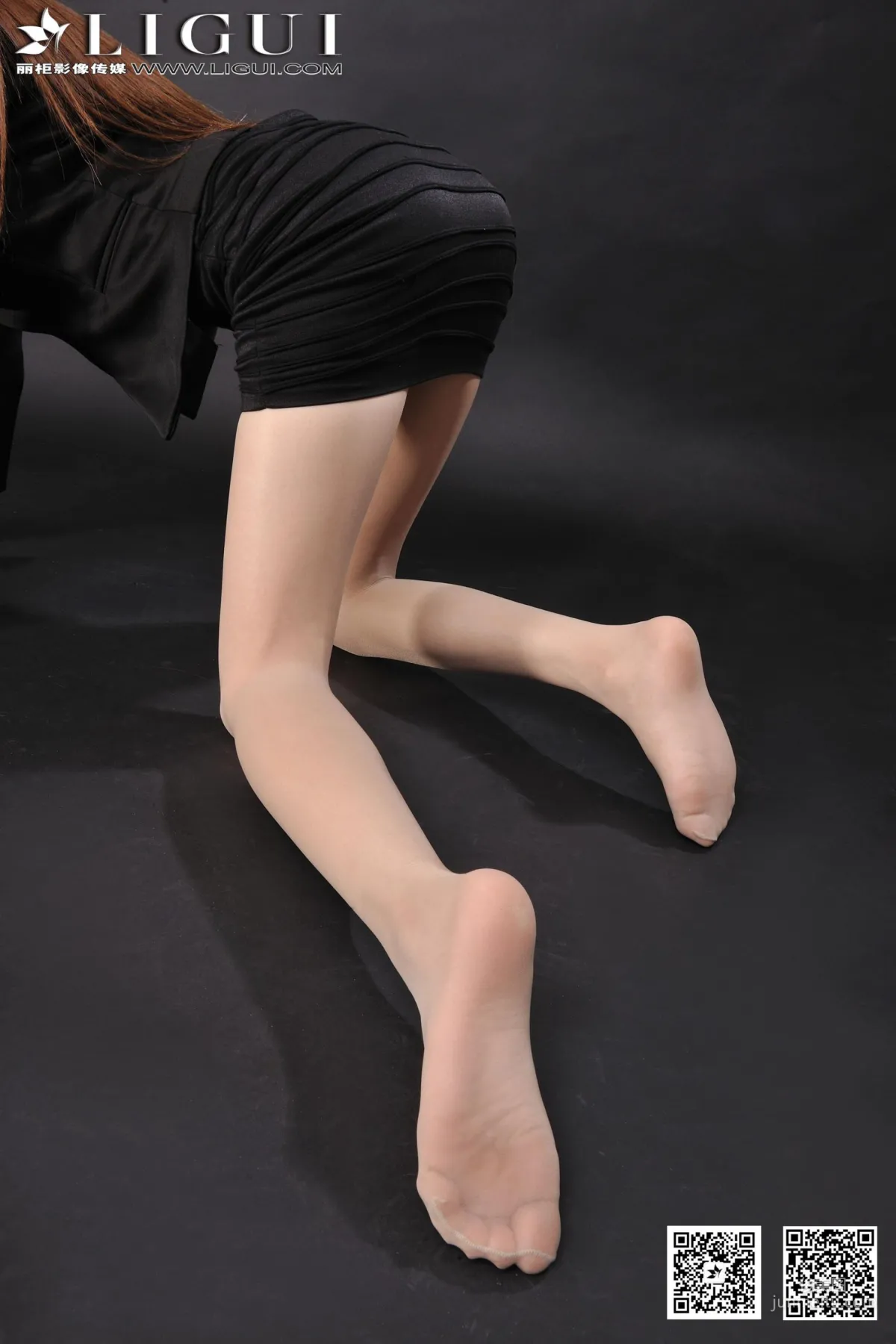 [丽柜LiGui] Model 可馨《职场丽人肉丝袜美足》美腿玉足写真图片4