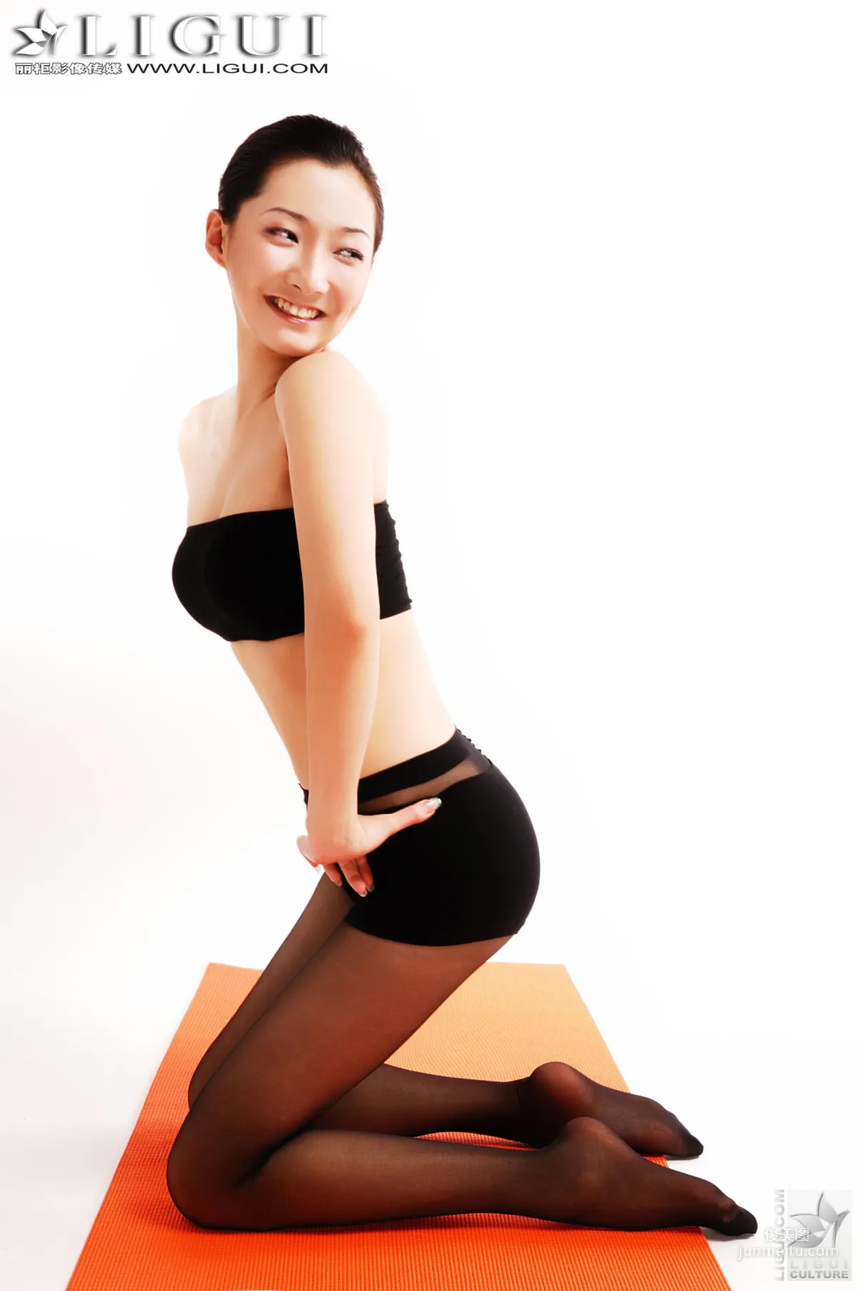 Model Kelly《瑜伽美女》 [丽柜贵足LiGui] 美腿丝足写真图片36