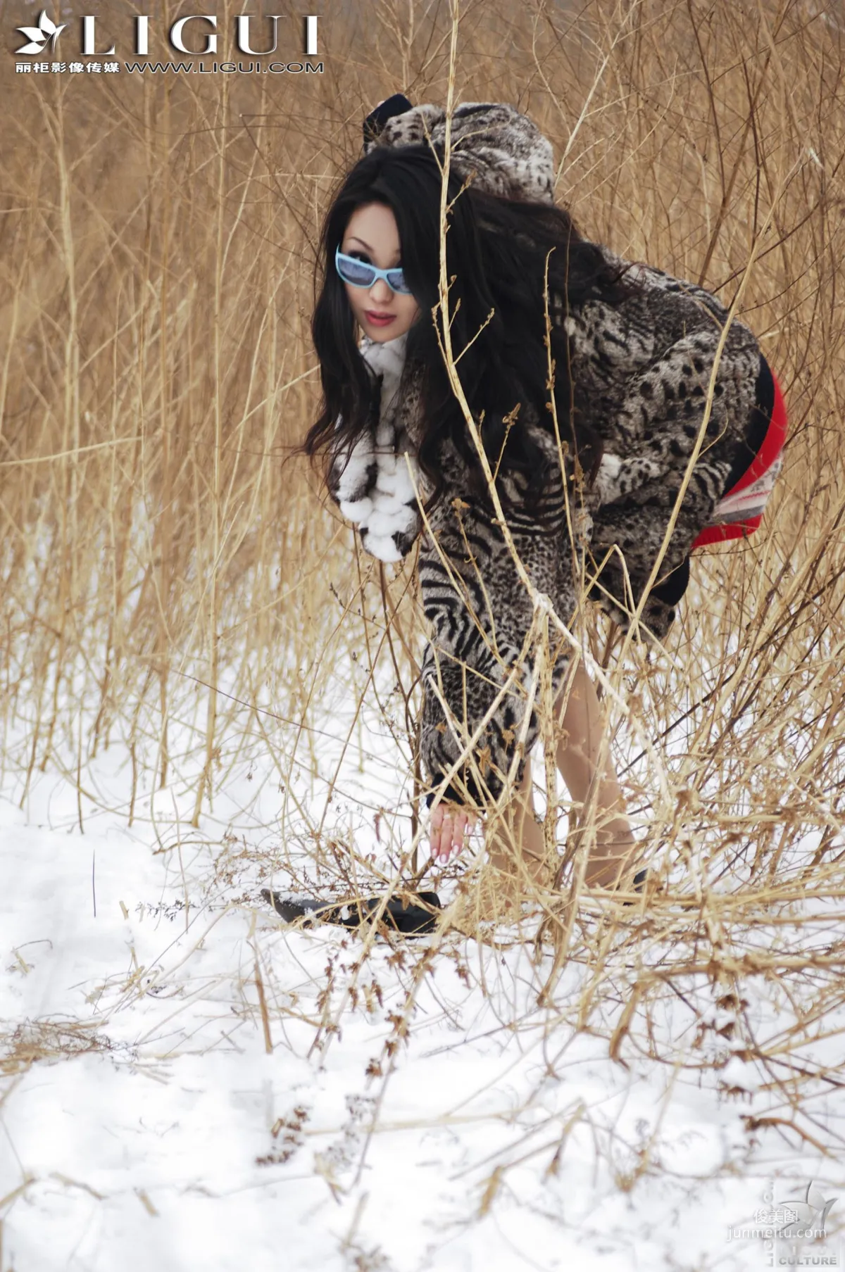 Model 琳达《雪地女郎丝足秀》上下合集 [丽柜LiGui] 美腿玉足写真图片73