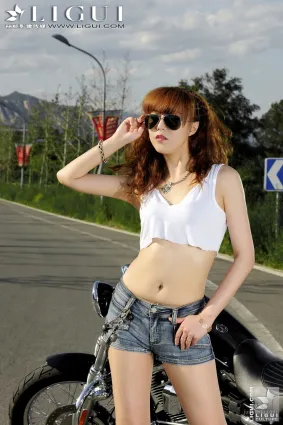 Model Cherry《Motorcycle女郎》 [丽柜LiGui] 美腿玉足写真图片