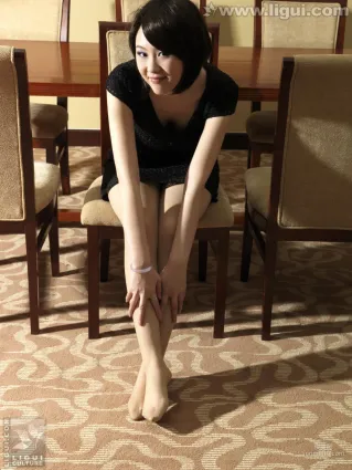 Model 菲菲《金色别墅中的高貴展示》 [麗櫃LiGui] 美腿玉足寫真圖片