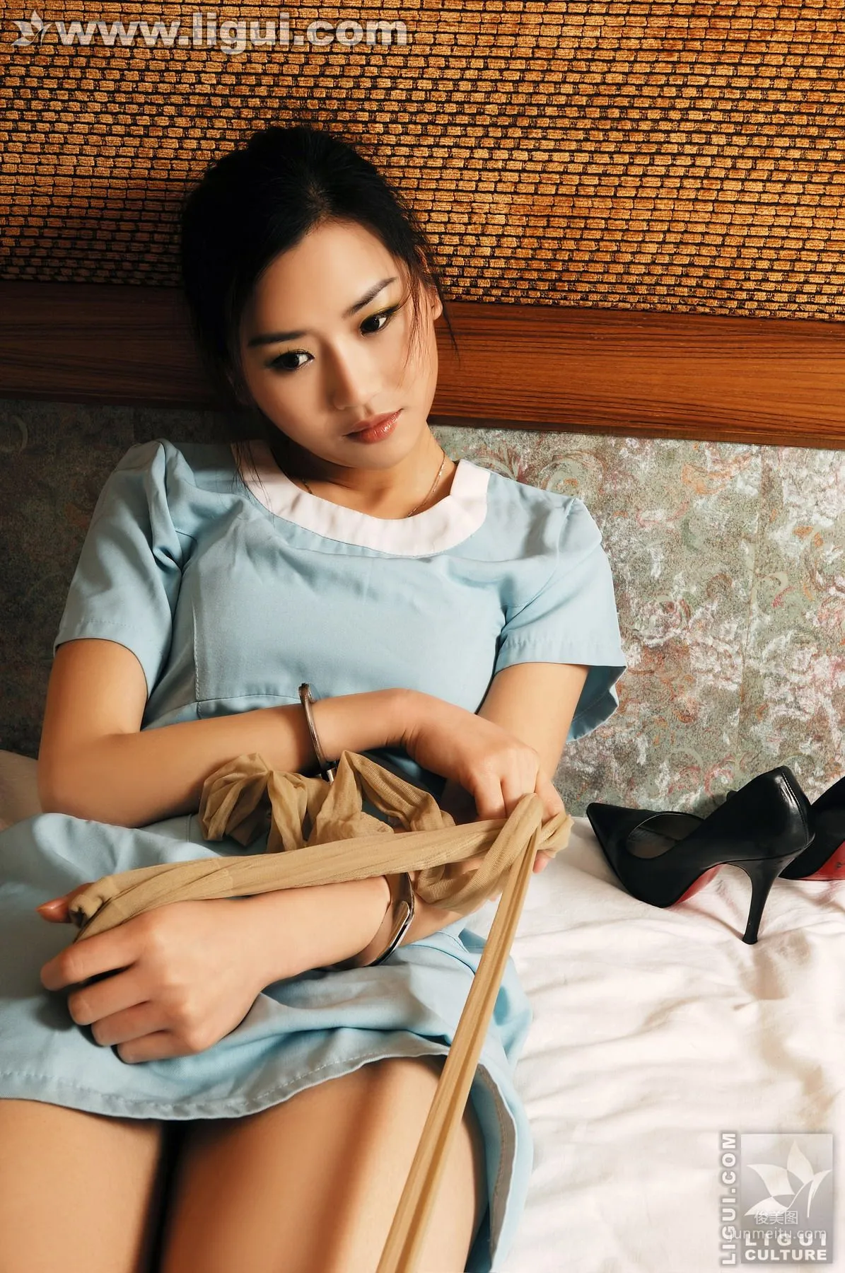 Model 尤美《含苞待放鐐銬系列》 [丽柜美束LiGui] 丝足写真图片40