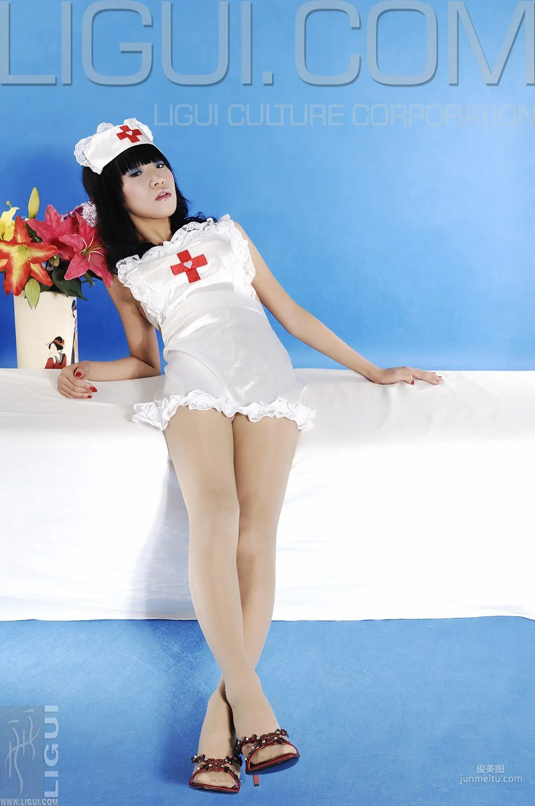 [丽柜LiGui] Model 伊园《肉丝小护士》丝足写真图片9