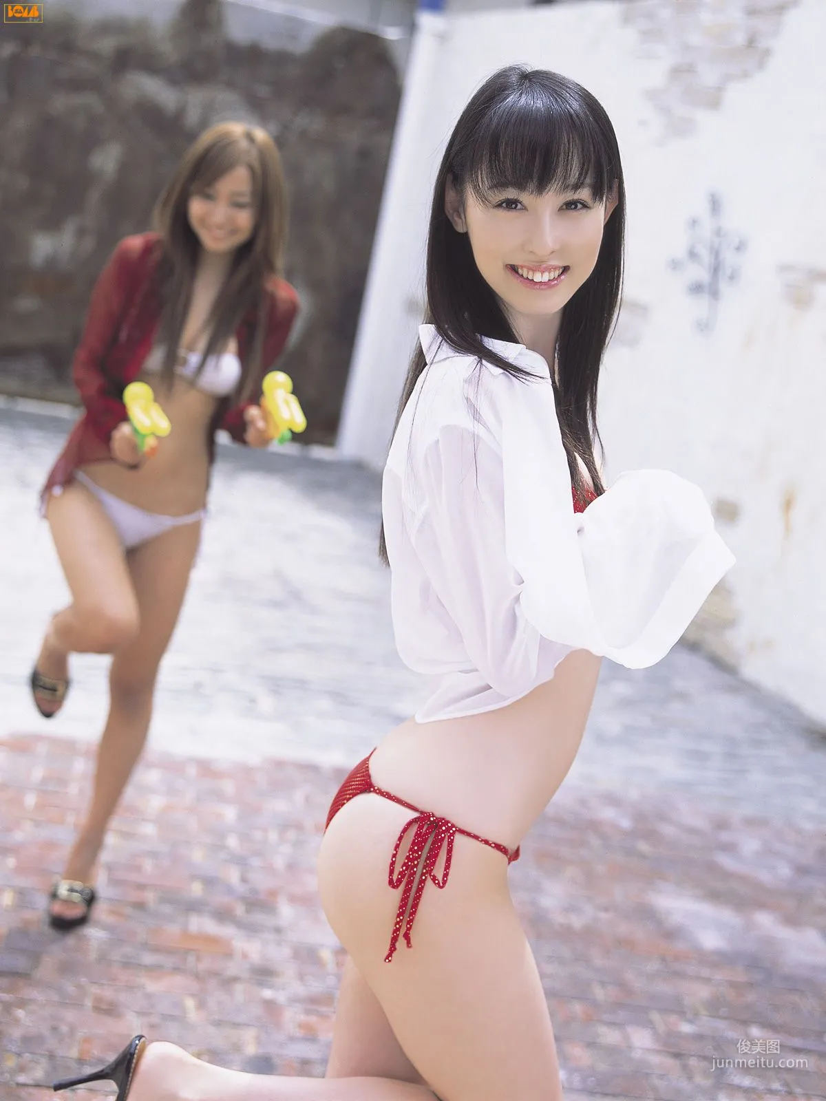 [Bomb.TV] 2007年10月刊 秋山莉奈 & 木口亜矢 写真集27