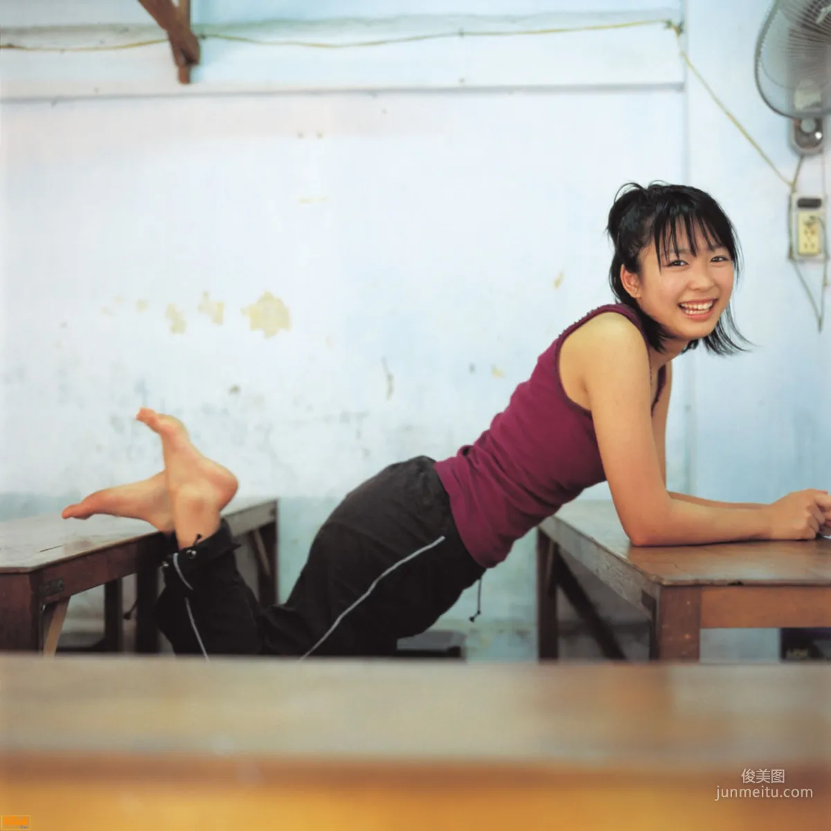 黒川芽以《Nina – Special Wallpaper》 写真集 [Bomb.TV] 2004年12月刊 6